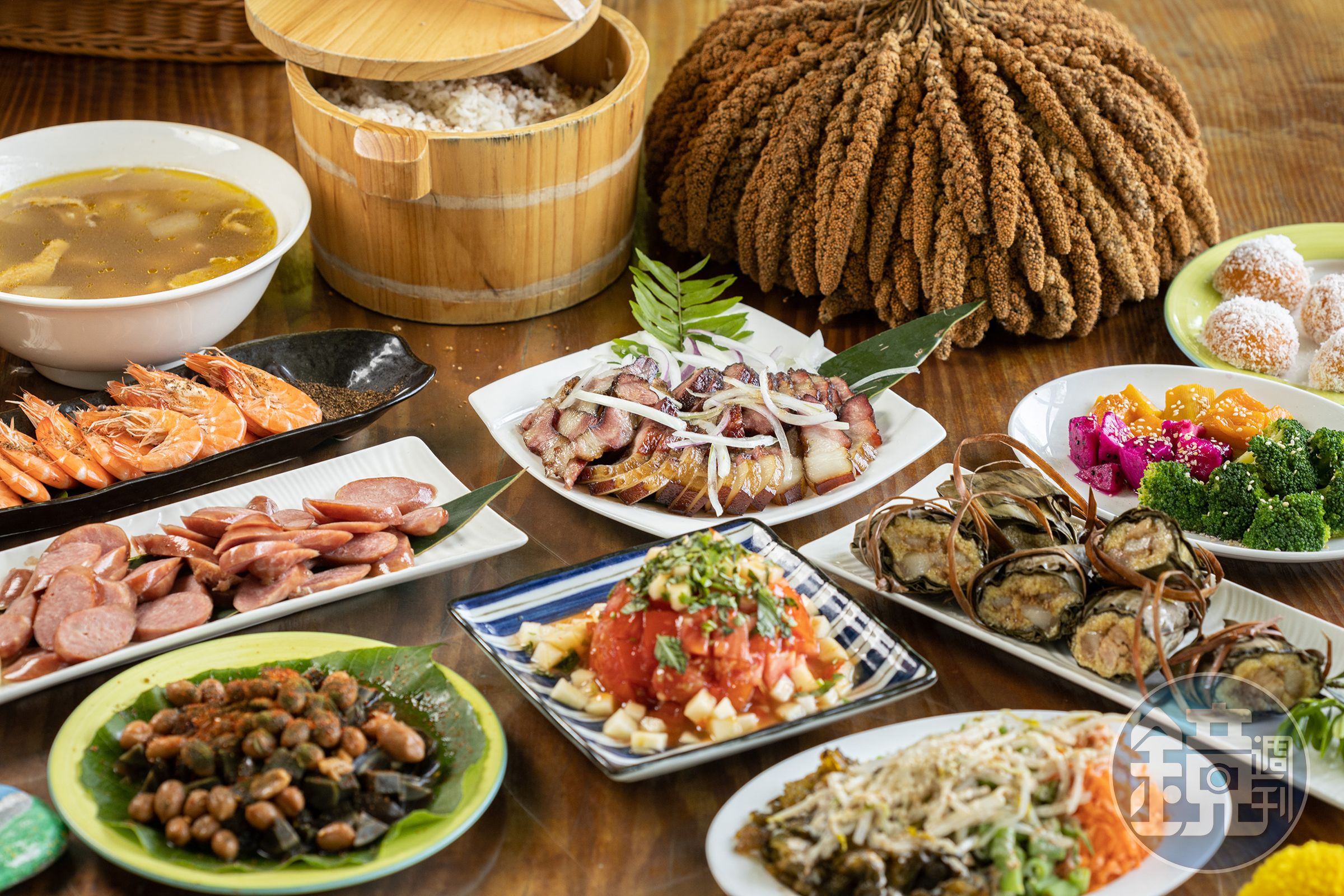 「阿塱壹部落廚坊」提供無菜單料理,菜餚採用排灣族常見的清蒸、水煮、燻烤及醃漬等方式料理。