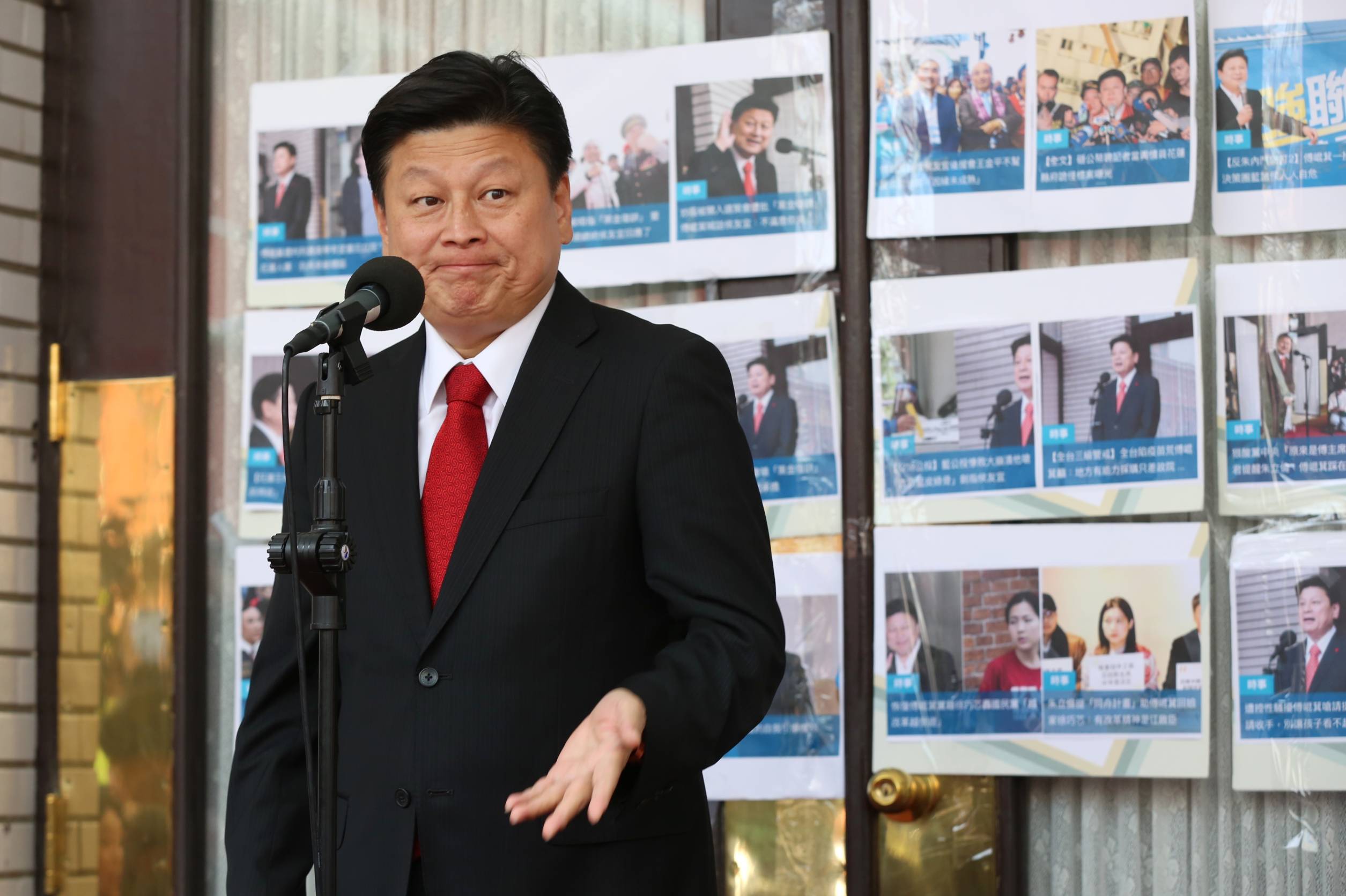 立委傅崐萁遭鏡文學總經理董成瑜指控涉嫌性騷，國民黨昨日表示函請主管機關處理，但市政府勞工局發布新聞稿表示「尚未收到該黨所提相關資料」。