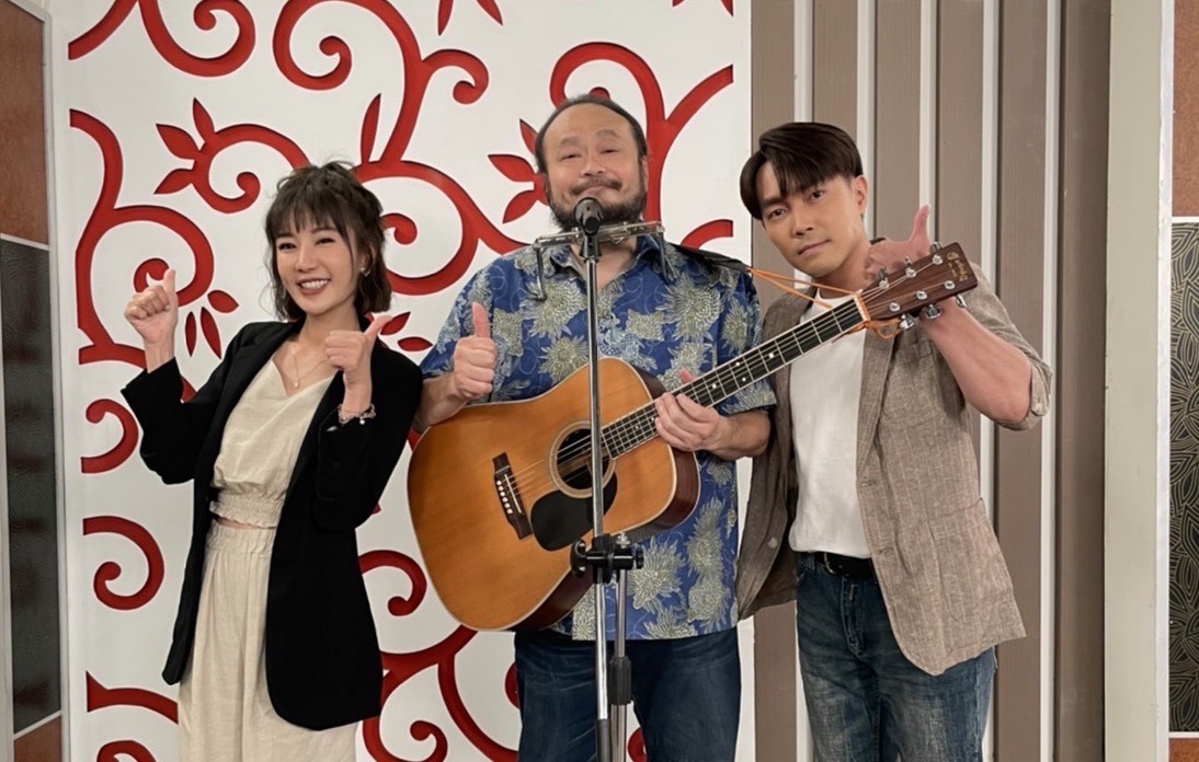 謝宇威客串8點檔《市井豪門》演出駐唱歌手，曾拍過《大時代》的他，對攝影棚也不陌生。（民視提供）