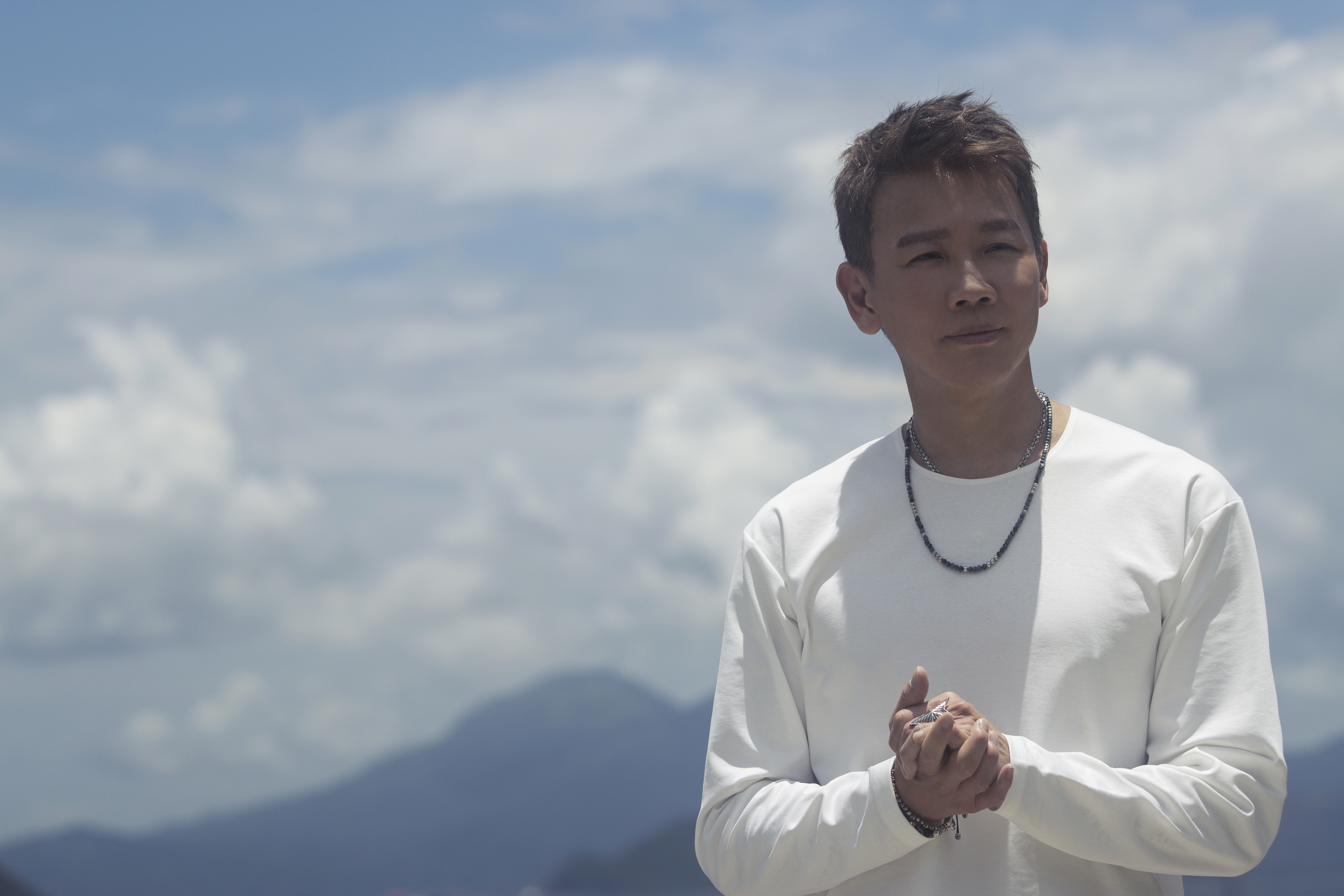 陶喆到香港拍攝〈全世界會唱的歌〉MV。（偉大文化提供）