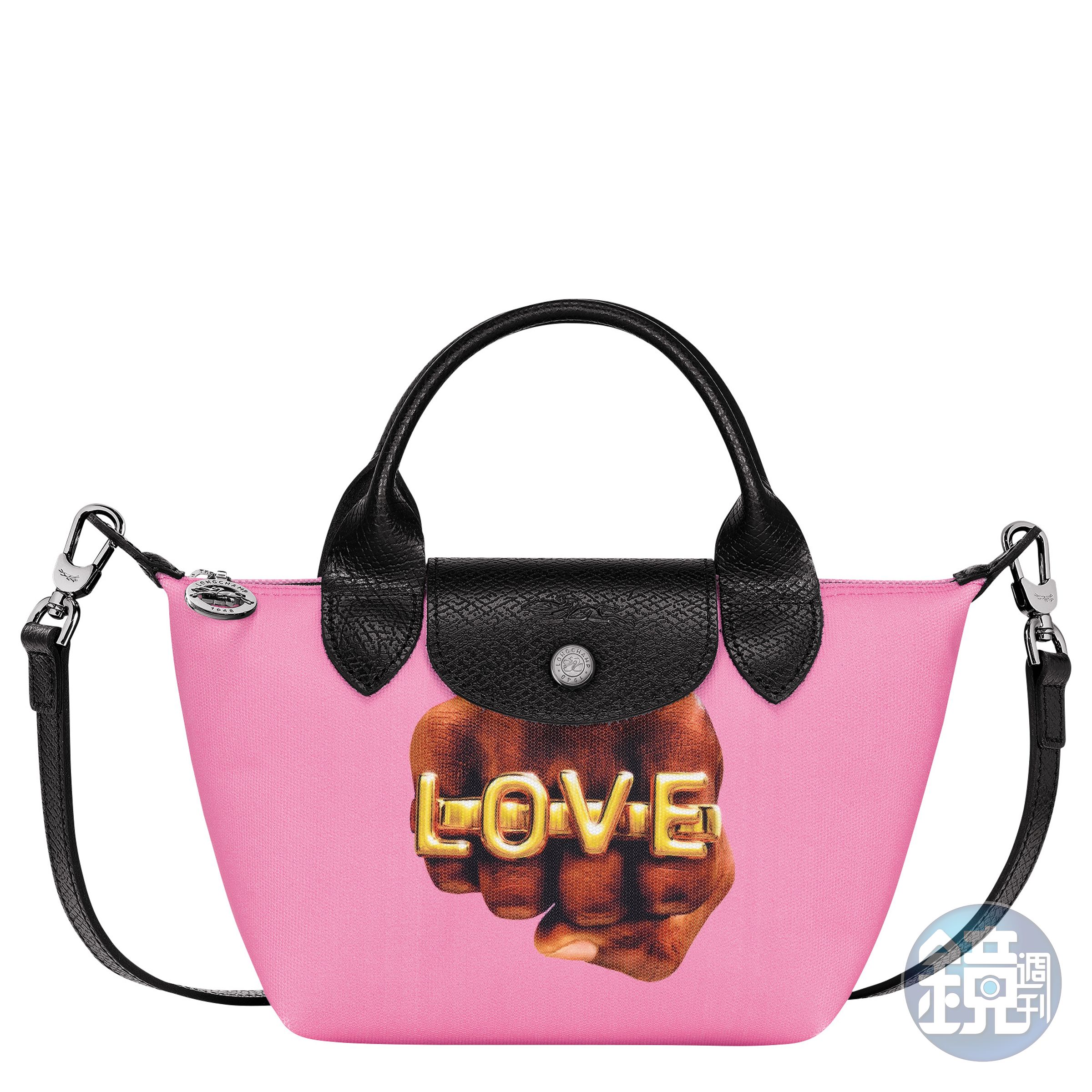 LONGCHAMP X TOILETPAPER聯名系列手提包 (拳頭圖騰)。NT$10,200（LONGCHAMP提供）