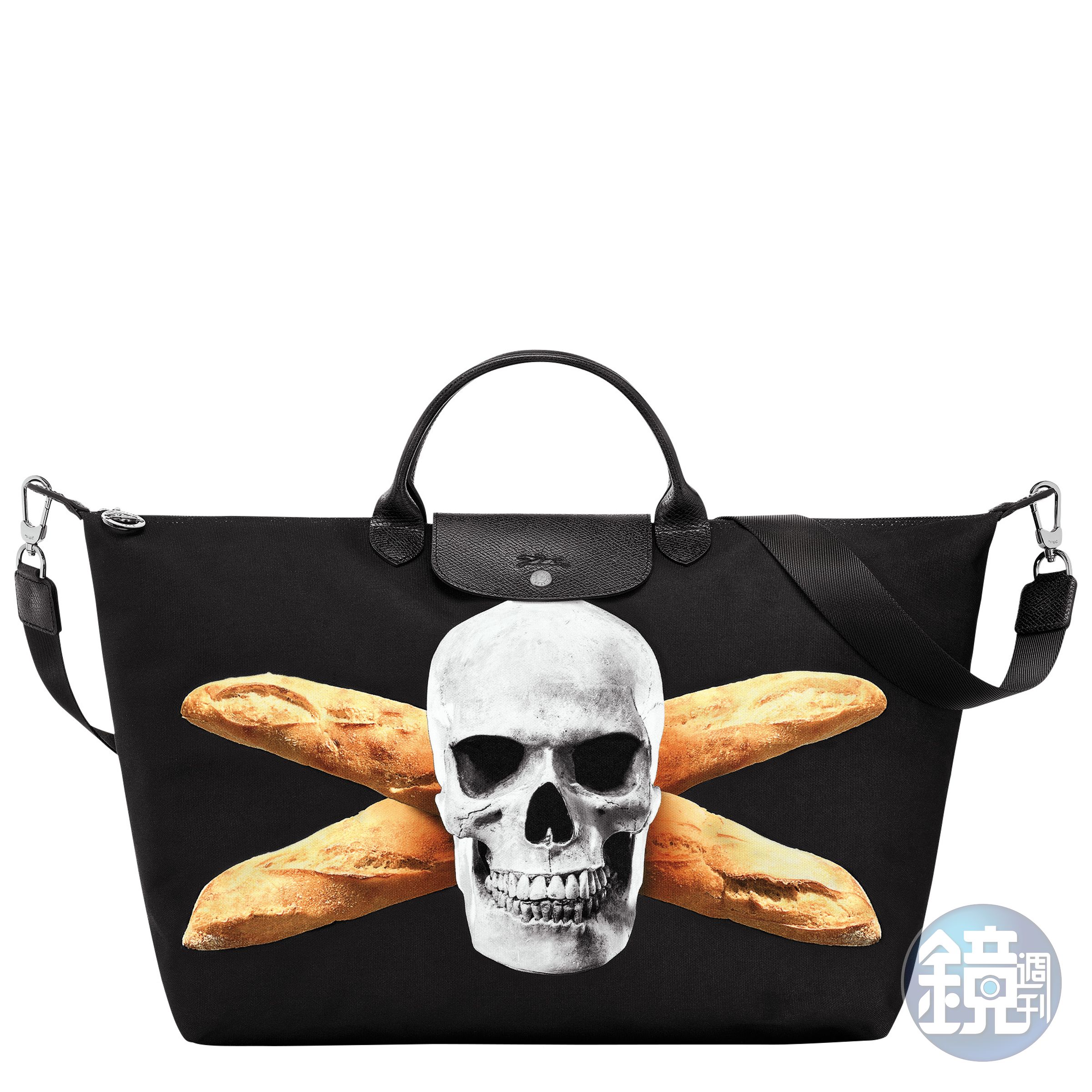 LONGCHAMP X TOILETPAPER聯名系列旅行袋 (長棍包圖騰)。NT$16,300（LONGCHAMP提供）