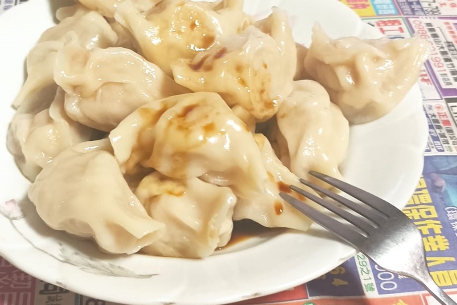 女網友表示離婚當天,老公特地包了16顆水餃,背後動機引起網友猜想。(翻攝自臉書社團「爆廢公社二館」)