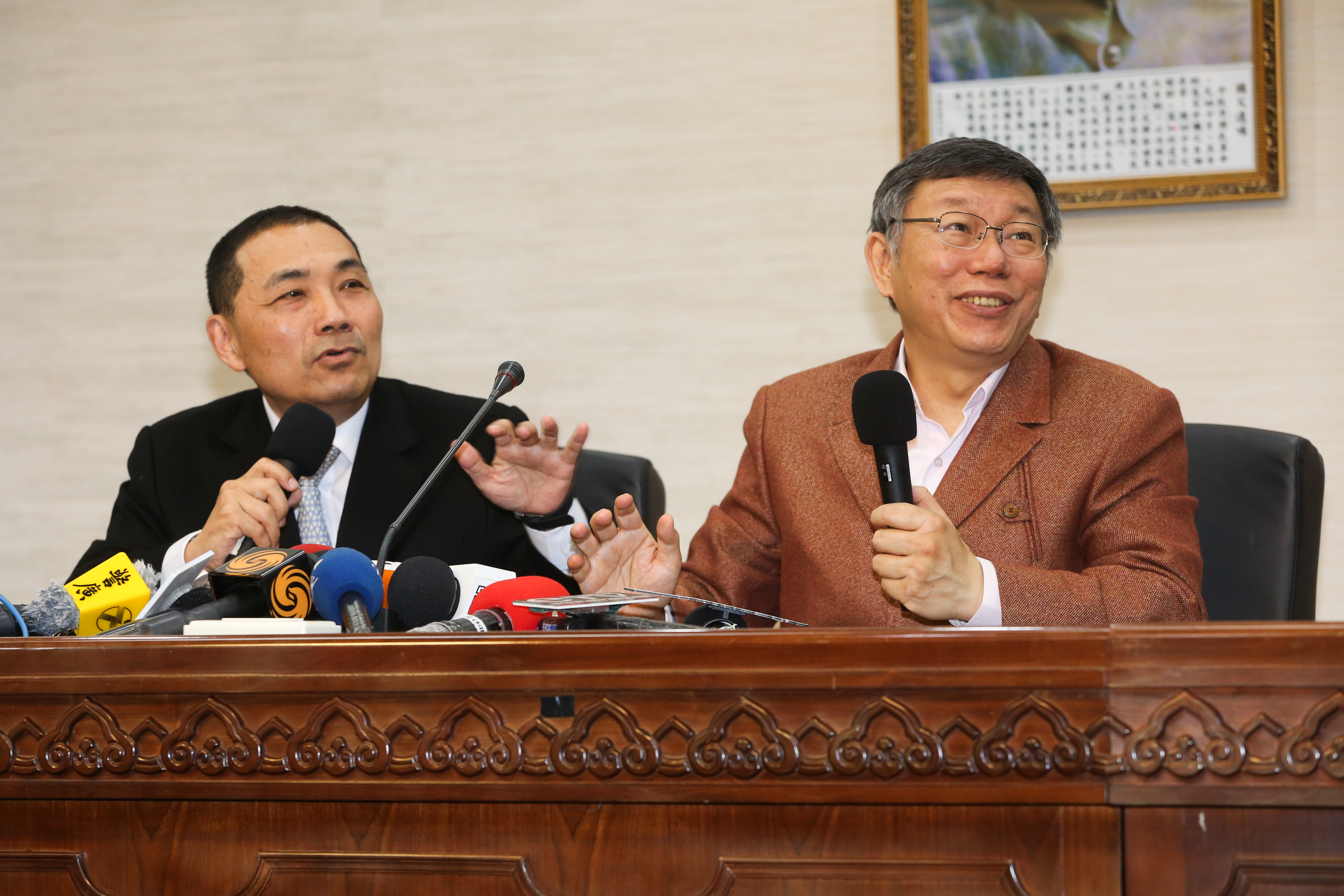 國民黨與民眾黨不斷對提出「九二共識」看法，王定宇批評，「如果不是被中共騙的傻蛋，就是在幫中共騙台灣人的壞蛋！」（本刊資料照）