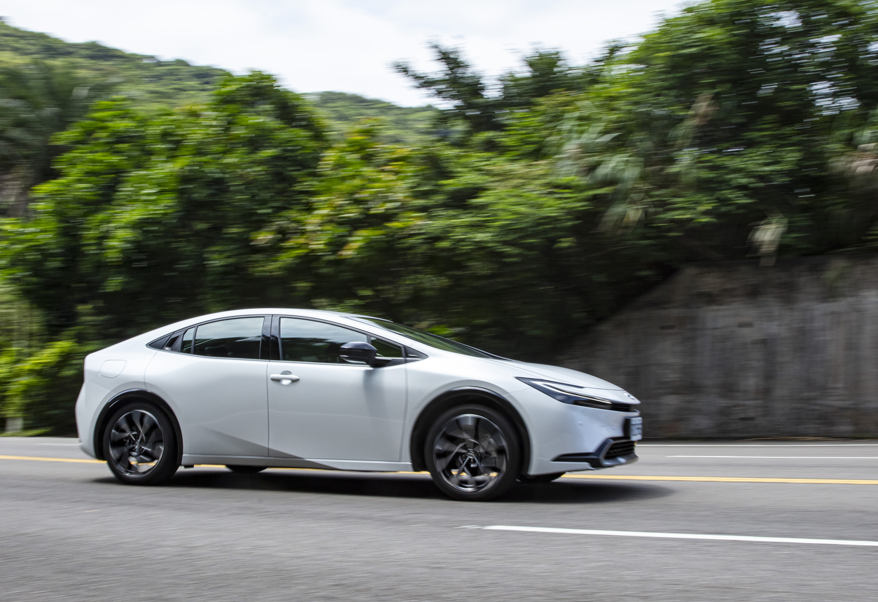 【鏡試駕】大師兄歸來！TOYOTA Prius PHEV鉑金版