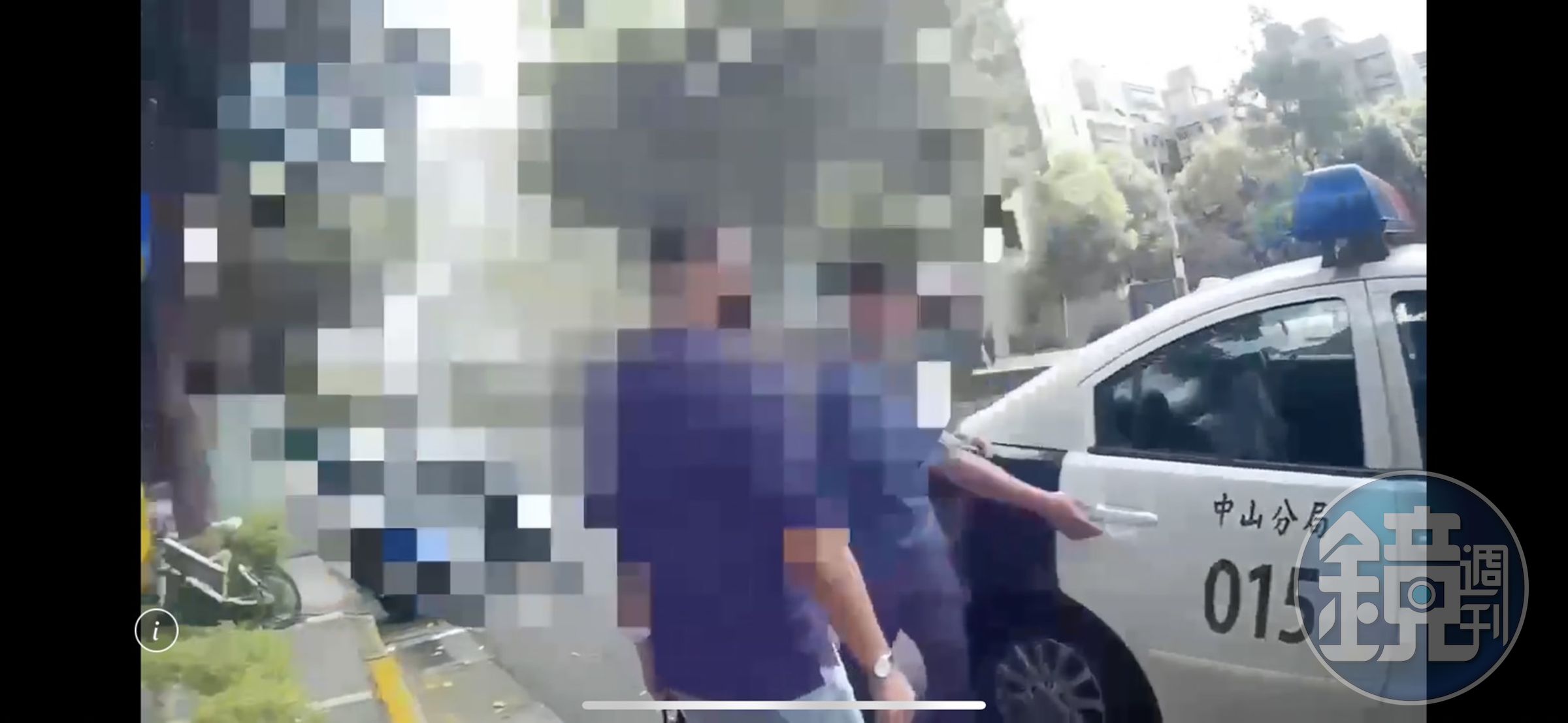 警方將2人都帶回警局偵訊說明。（翻攝畫面）