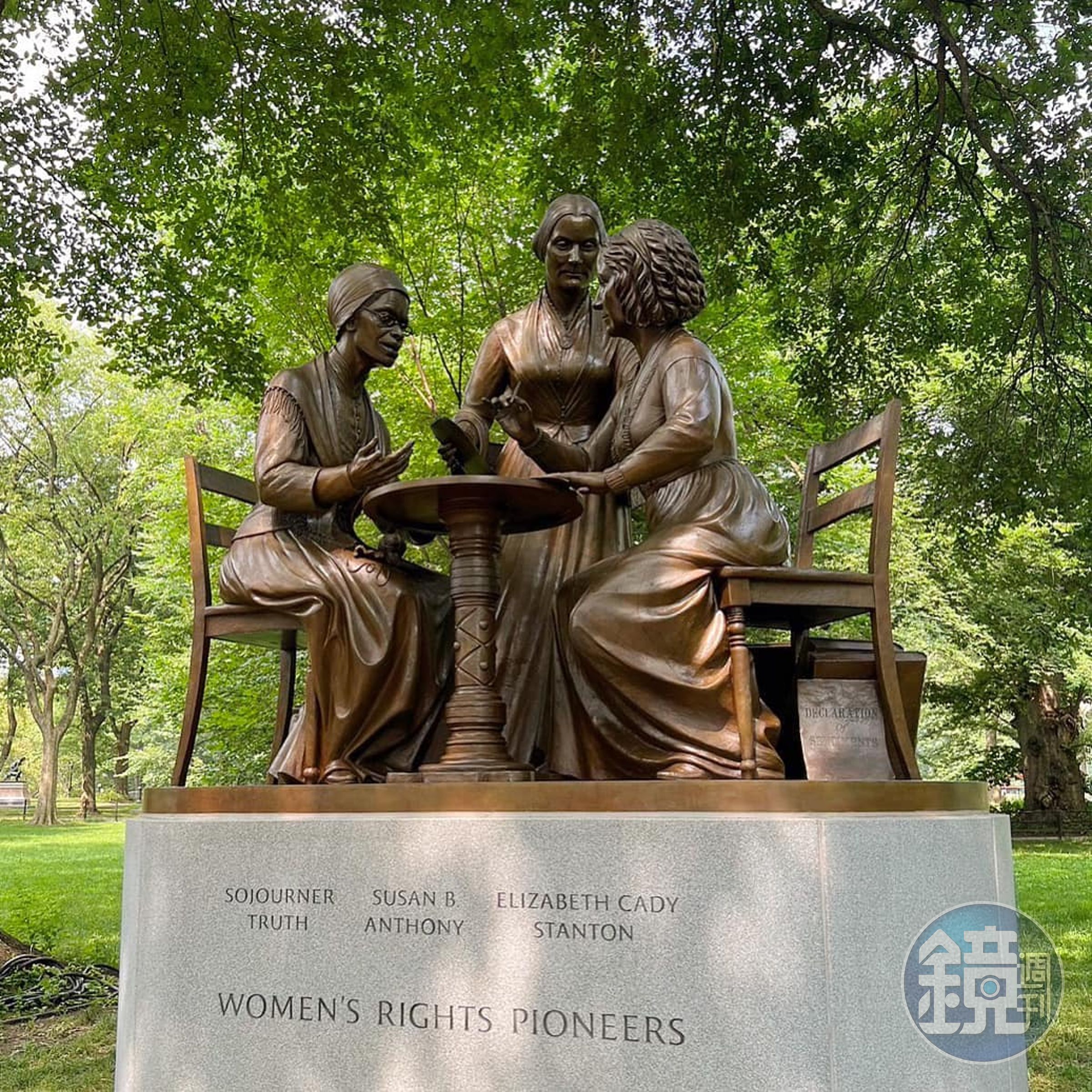 Sojourner Truth、Susan B.Anthony、Elizabeth Candy Stanton雕像於2020年坐落於紐約中央公園。(翻攝蔡依珊臉書)