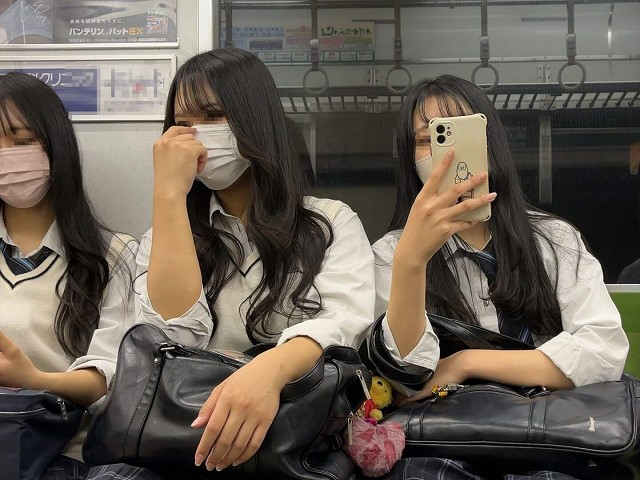 這招太變態！車子裝設多台攝影機靠近少女下體，偷拍10年超過1000人受害。（示意圖，圖非當事人）