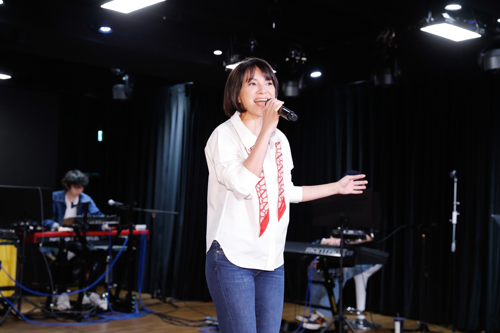 李心潔為演唱會練團彩排，她開玩笑說緊張到想買機票逃走。