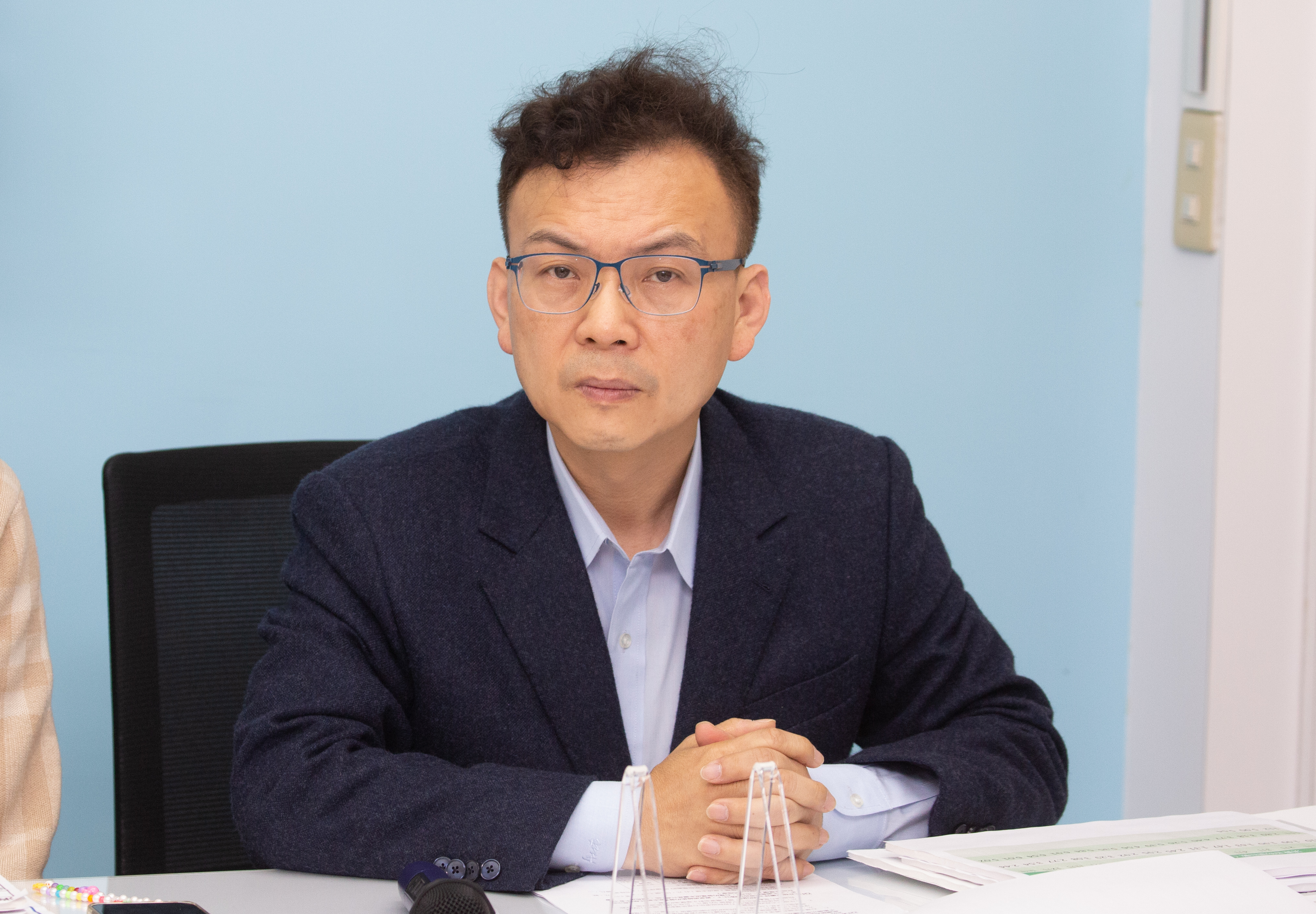 國民黨立委鄭正鈐被控性騷記者，但由於鄭並非其雇主，北市勞動局無法處置。（本刊資料照）