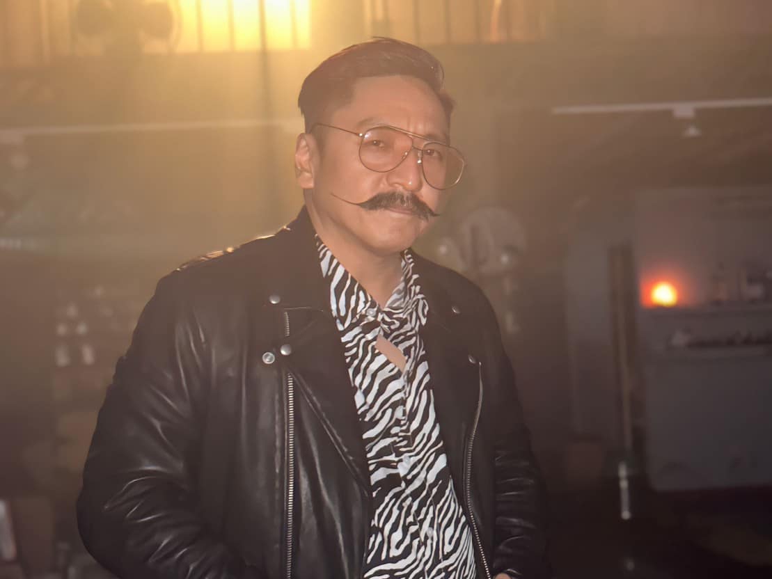 北村豐晴喜歡在片場製造歡樂氣氛。（翻攝臉書）