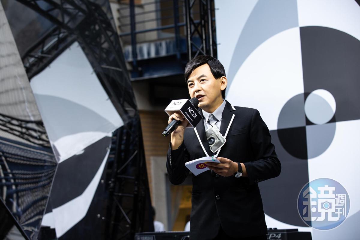 黃子佼臉書發長文述說一個月的心情。