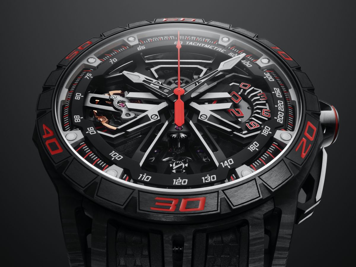 ROGER DUBUIS在英國「古德伍德速度節」發表此款Excalibur Spider飛返計時碼錶,採用概念錶中的「120度旋轉分針計時盤」(Rotating Minute Counter)功能,是最快能擁有此設計的量產錶款。定價約NT$3,100,000。