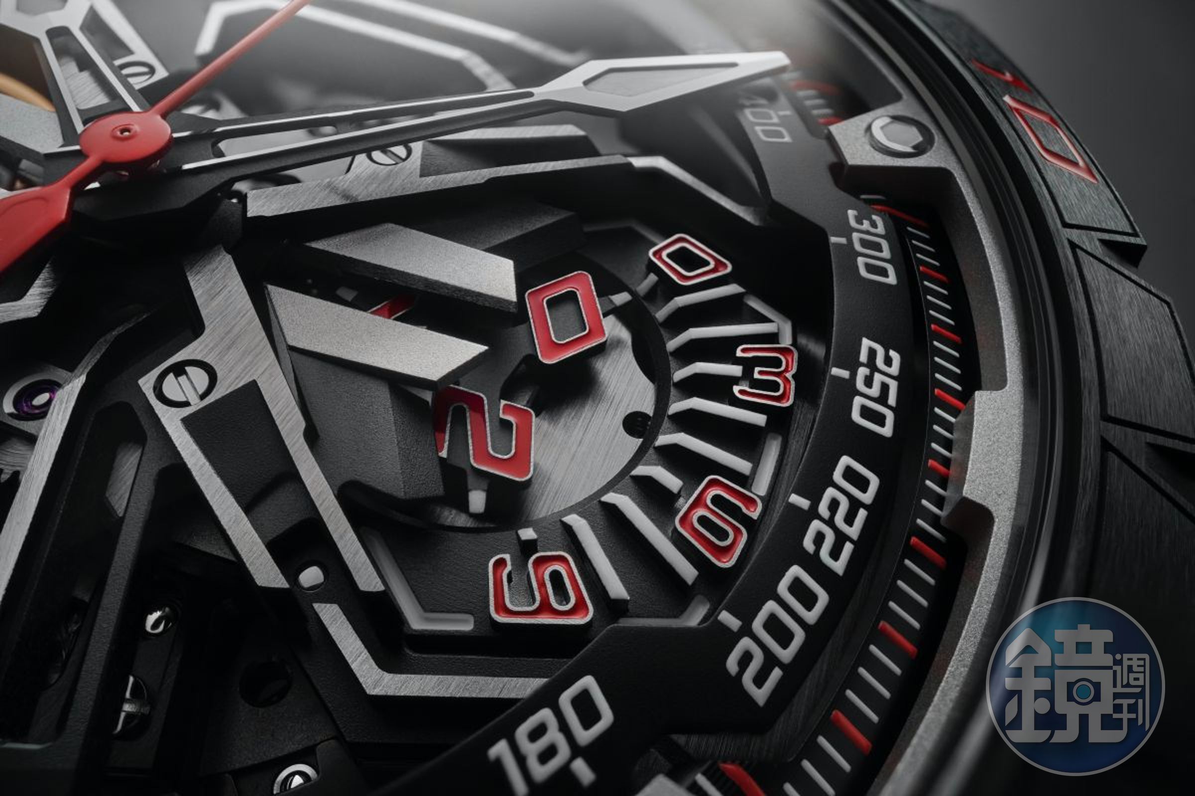 ROGER DUBUIS首創的「120度旋轉分針計時盤」位於面盤的三點鐘方位，是一種新穎的讀取計時分鐘的方式。
