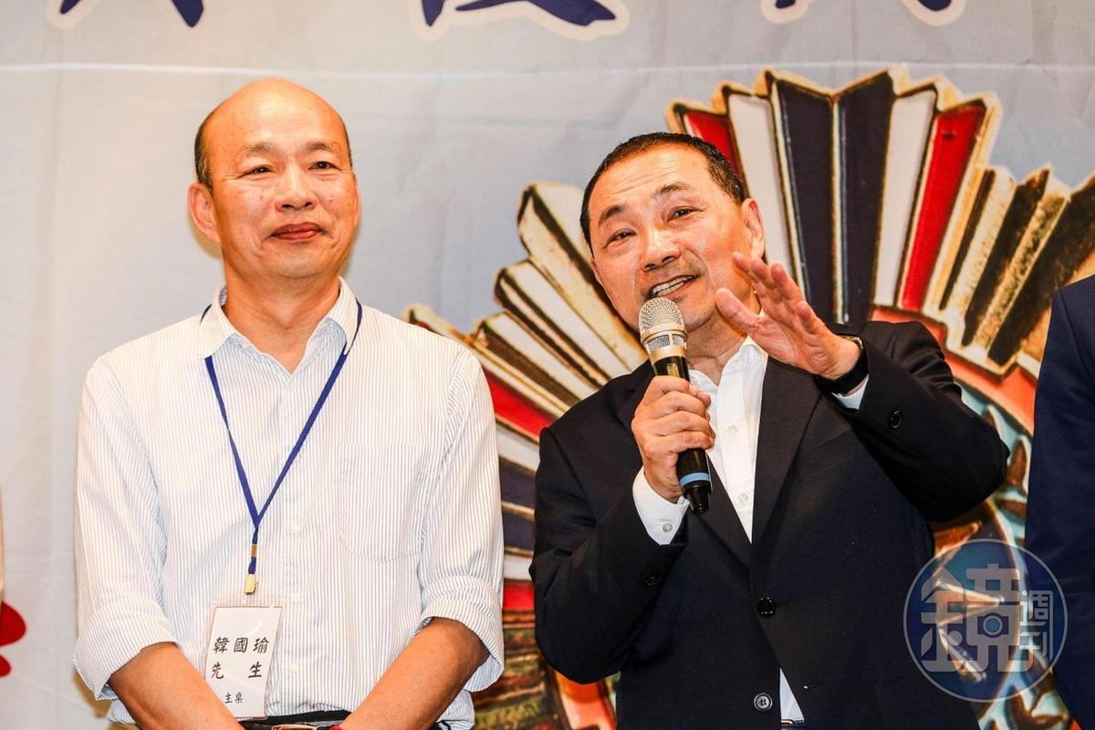 原先要與家人出國的韓國瑜（左）突然改變心意，將參加723全代會，力挺侯友宜（右）。（本刊資料照）