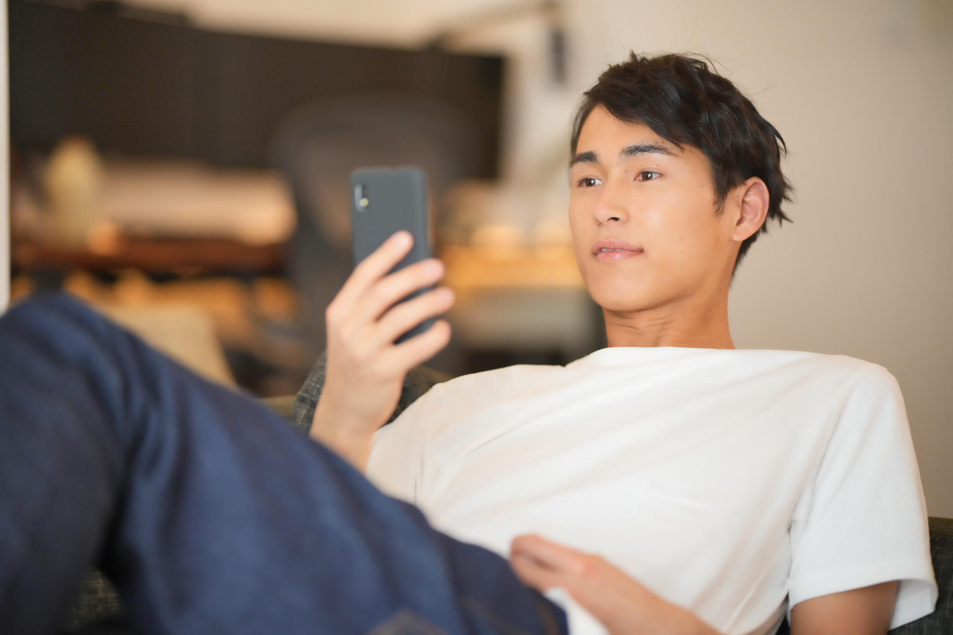 一名女網友無法想像平常會認真讀書，形象溫文儒雅的男生會「DIY」，讓她懷疑「難道這些形象都是假的？」。（示意圖非當事人，PhotoAC）