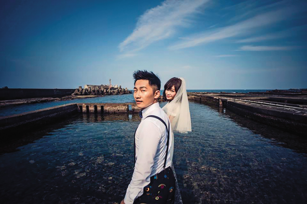 蔡昌憲是貢寮澳底人，海洋給他很多能量，他跟空姐太太Vivian的婚紗照也在這裡取景。（翻攝自蔡昌憲臉書）