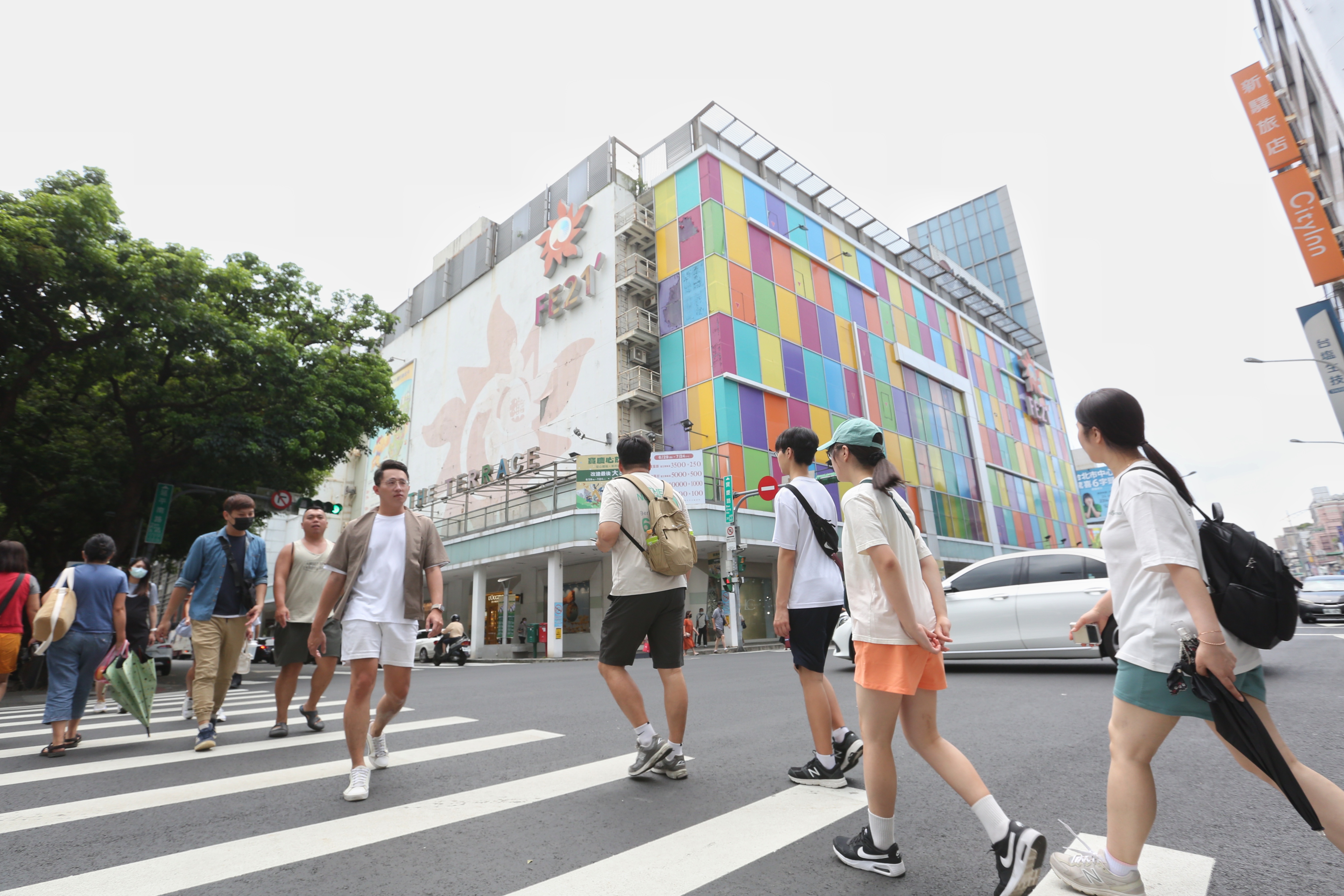 西門町的遠東百貨寶慶店將於7/24後熄燈改建。