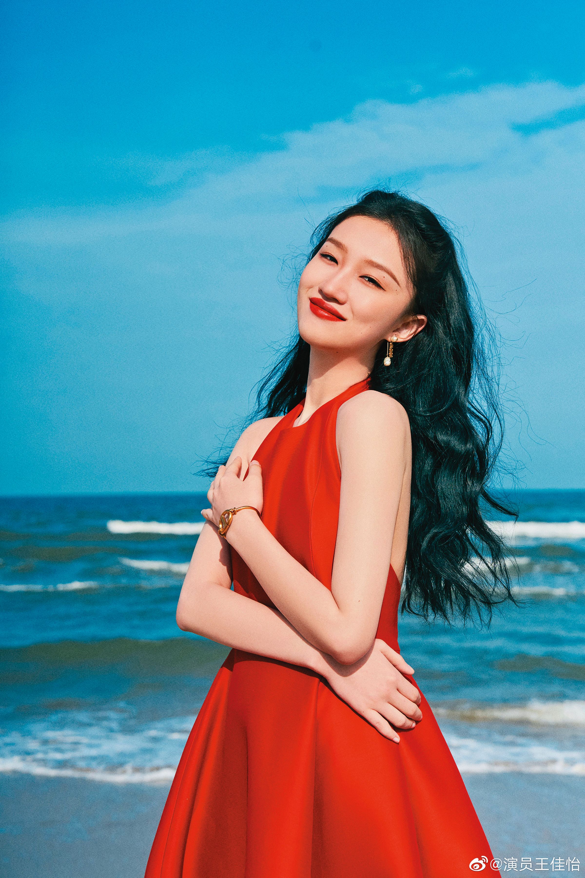 成為「謀女郎」後，未來勢必會被人拿放大鏡看，王佳怡已做好心理準備，先腳踏實地把戲演好。（翻攝自王佳怡微博）