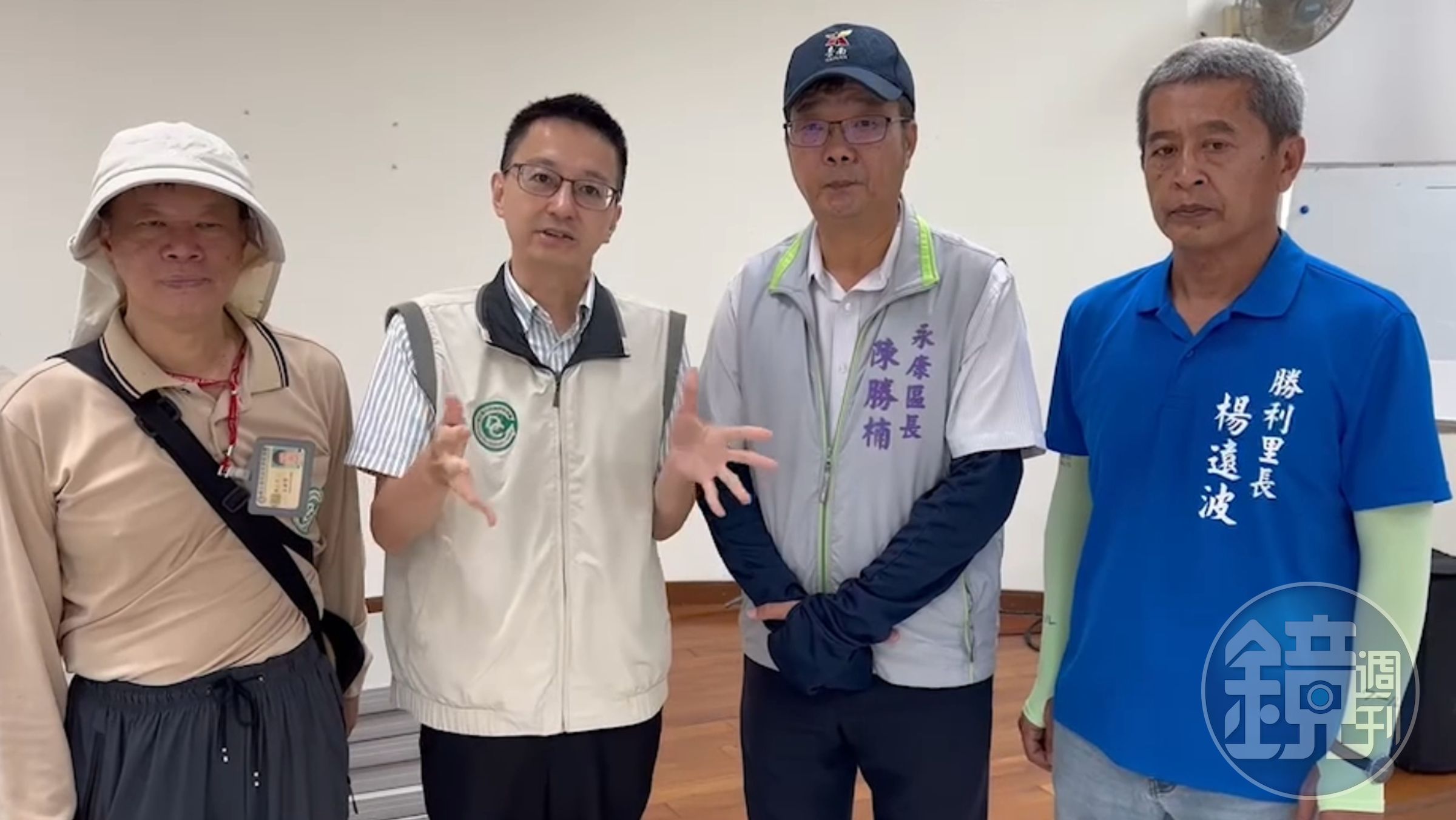 為進行登革熱防治成效評估,副署長羅一鈞(左2)親自率領5組人馬到台南擴大視察。(疾管署提供)