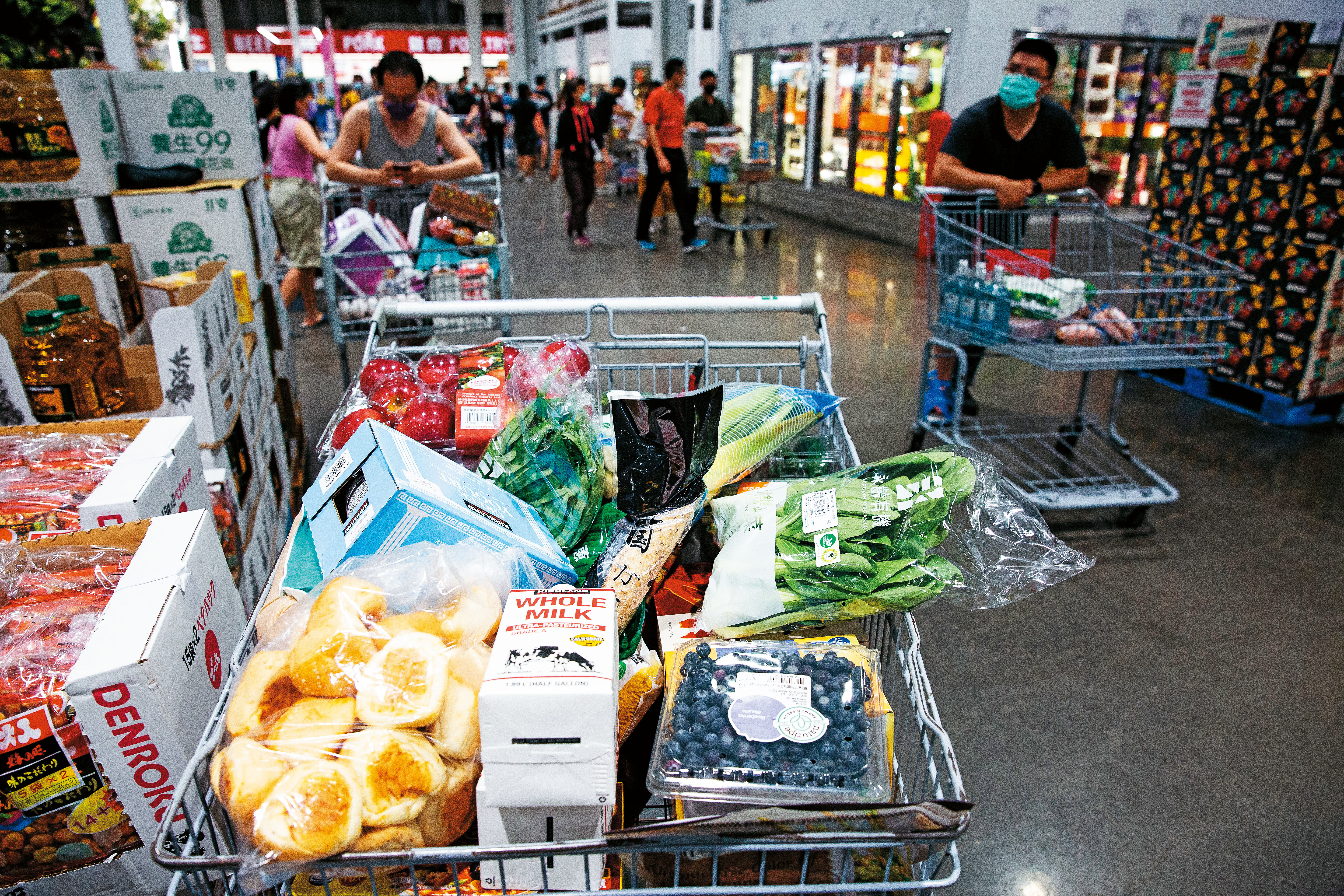 C先生遭控自家到美式賣場購物都報帳請公款，一家人根本是寄生在社福機構。圖為示意圖。