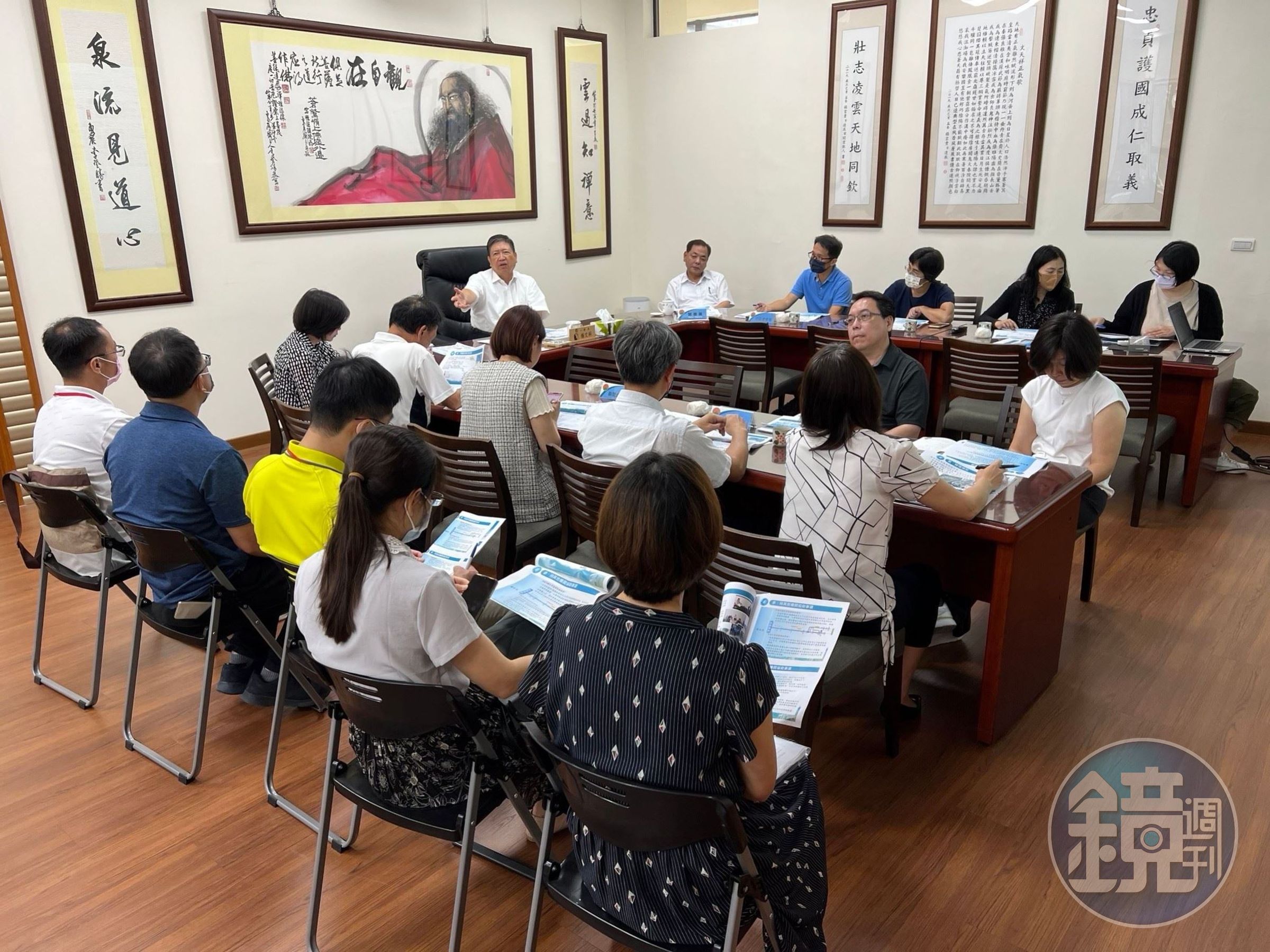 新竹縣鳳山溪遭立委洪申翰等人踢爆化學汙染，新竹縣環保局開罰涉案廠商960萬餘元。（新竹縣政府提供）