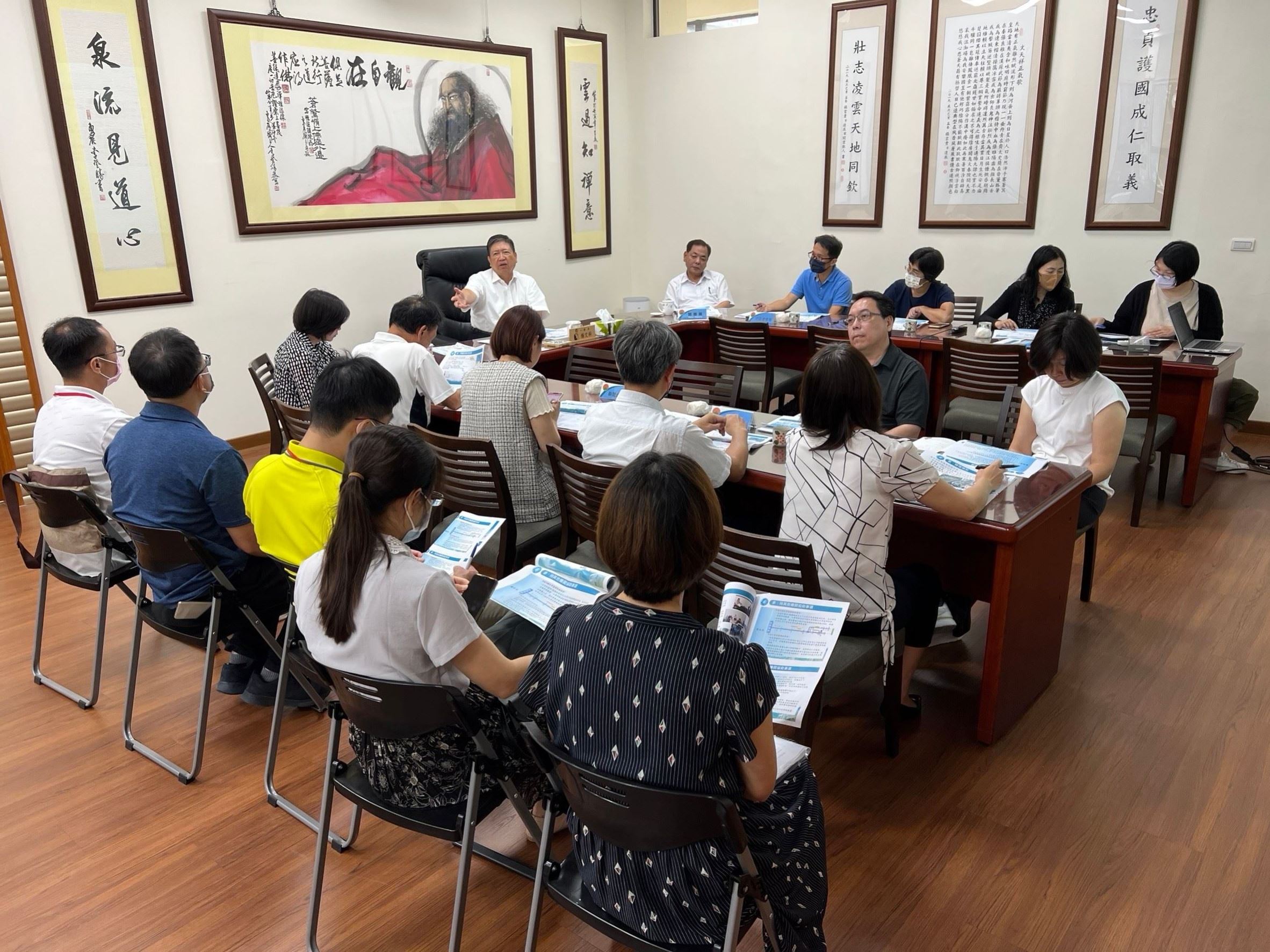 新竹縣鳳山溪遭立委洪申翰等人踢爆化學汙染，新竹縣環保局開罰涉案廠商960萬餘元。（新竹縣政府提供）