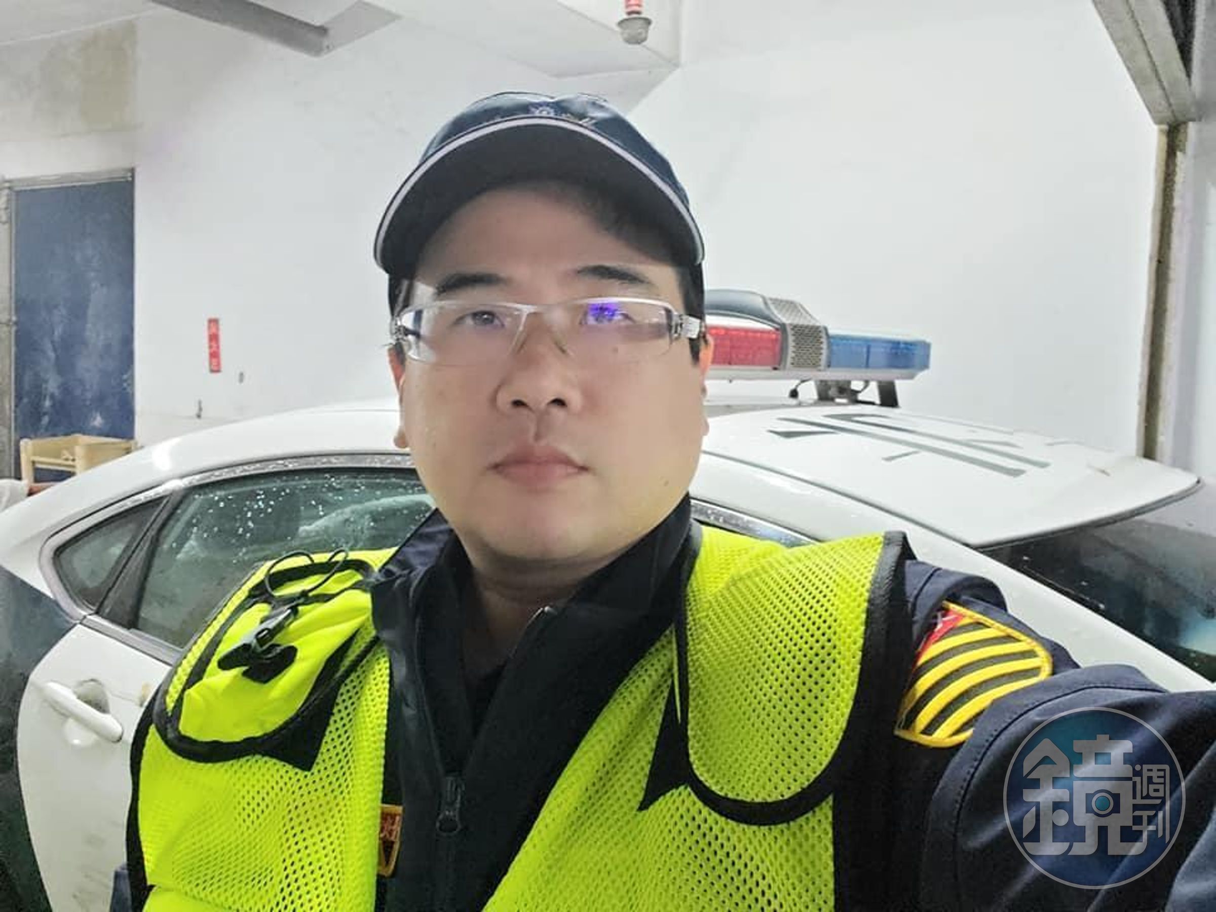 退休警員兼球評的石明謹（圖）在臉書上質疑中壢警，利用少女當誘餌調查卻出包的事件。（翻攝自石明謹臉書）