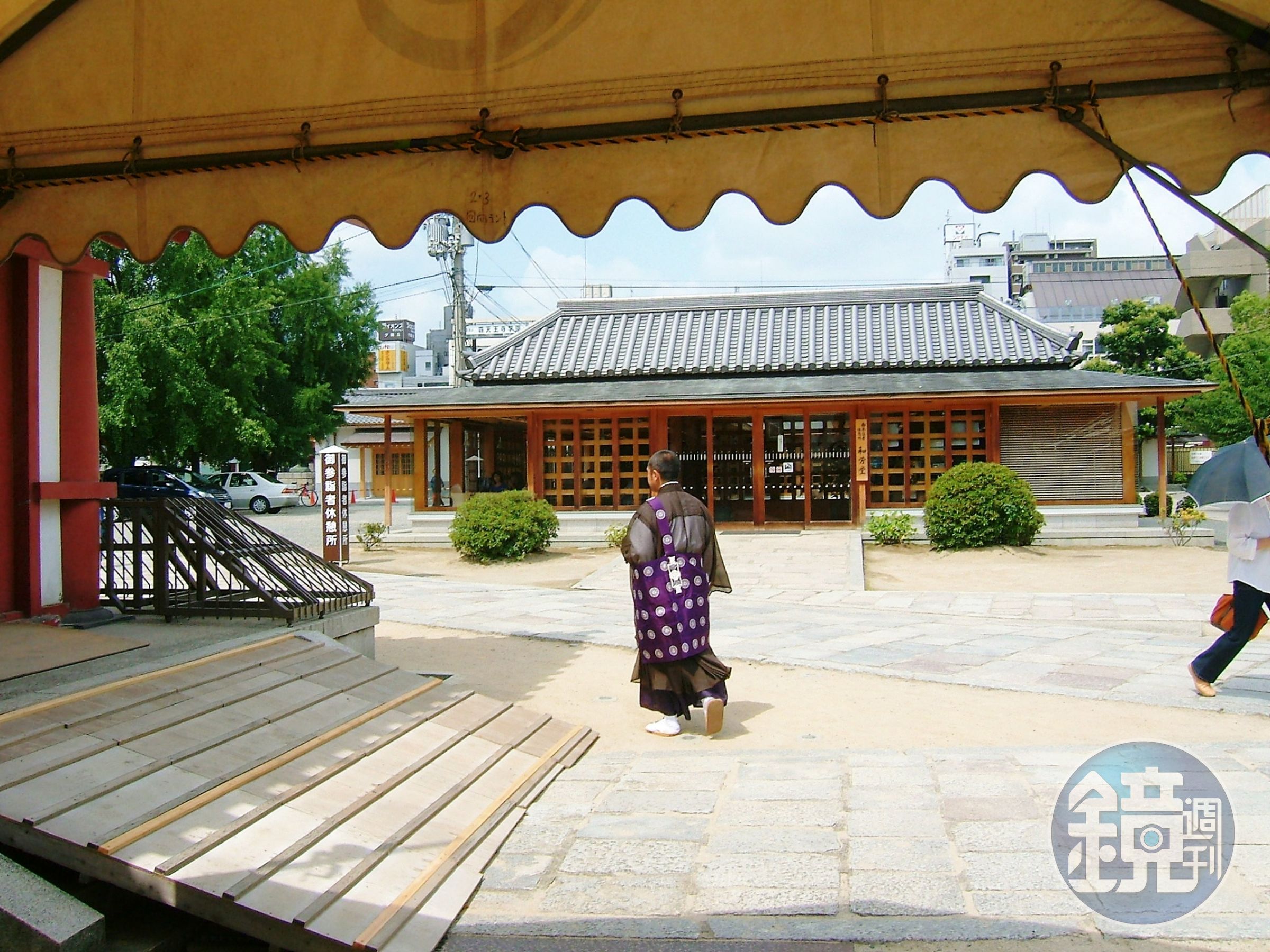 女子遭8旬寺廟老和尚強行脫褲,還被「老衲棍棒」打屁股。(示意圖非當事和尚,PhotoAC)
