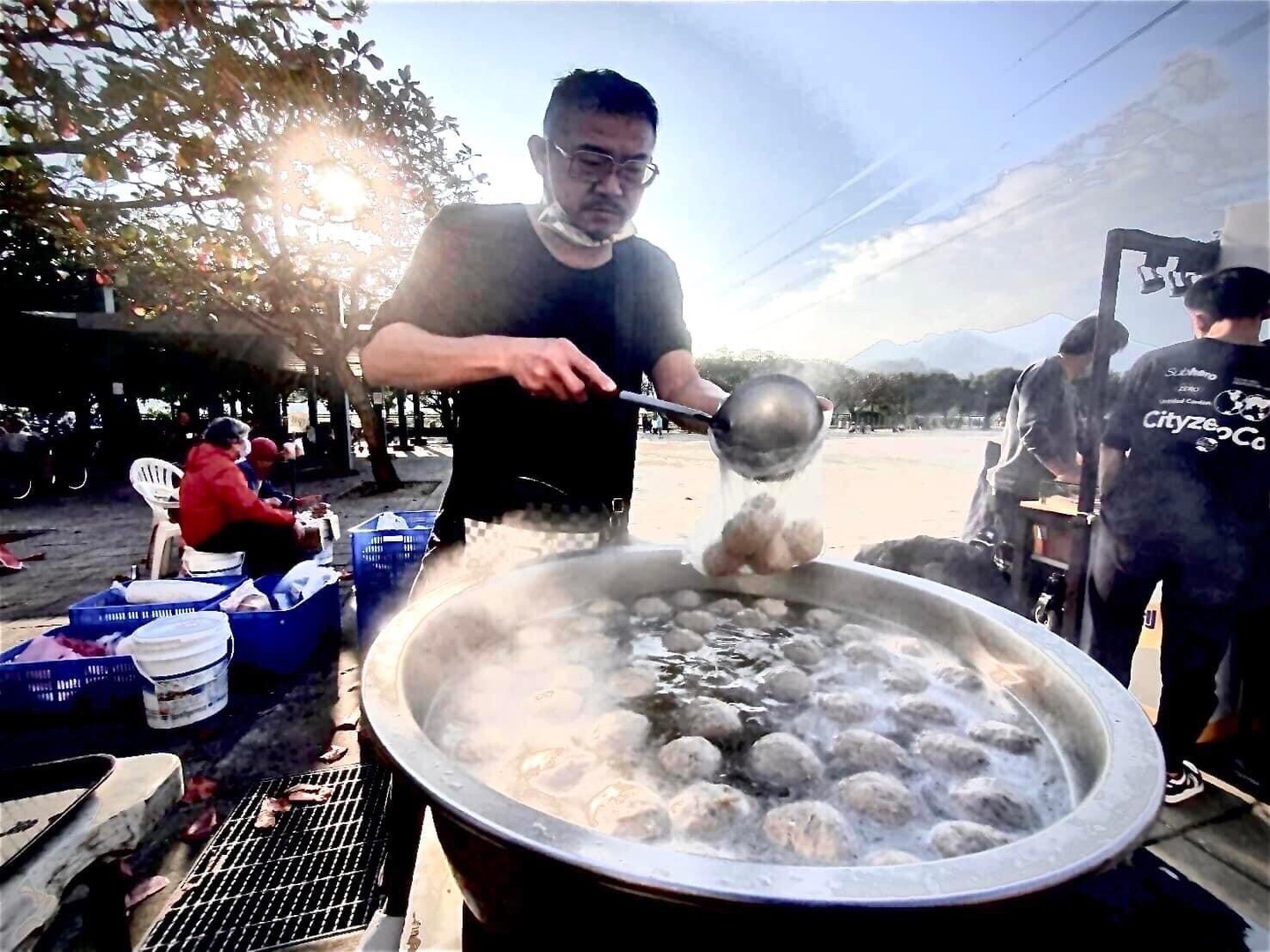 楊中化的貢丸頗具知名度。（楊中化提供）