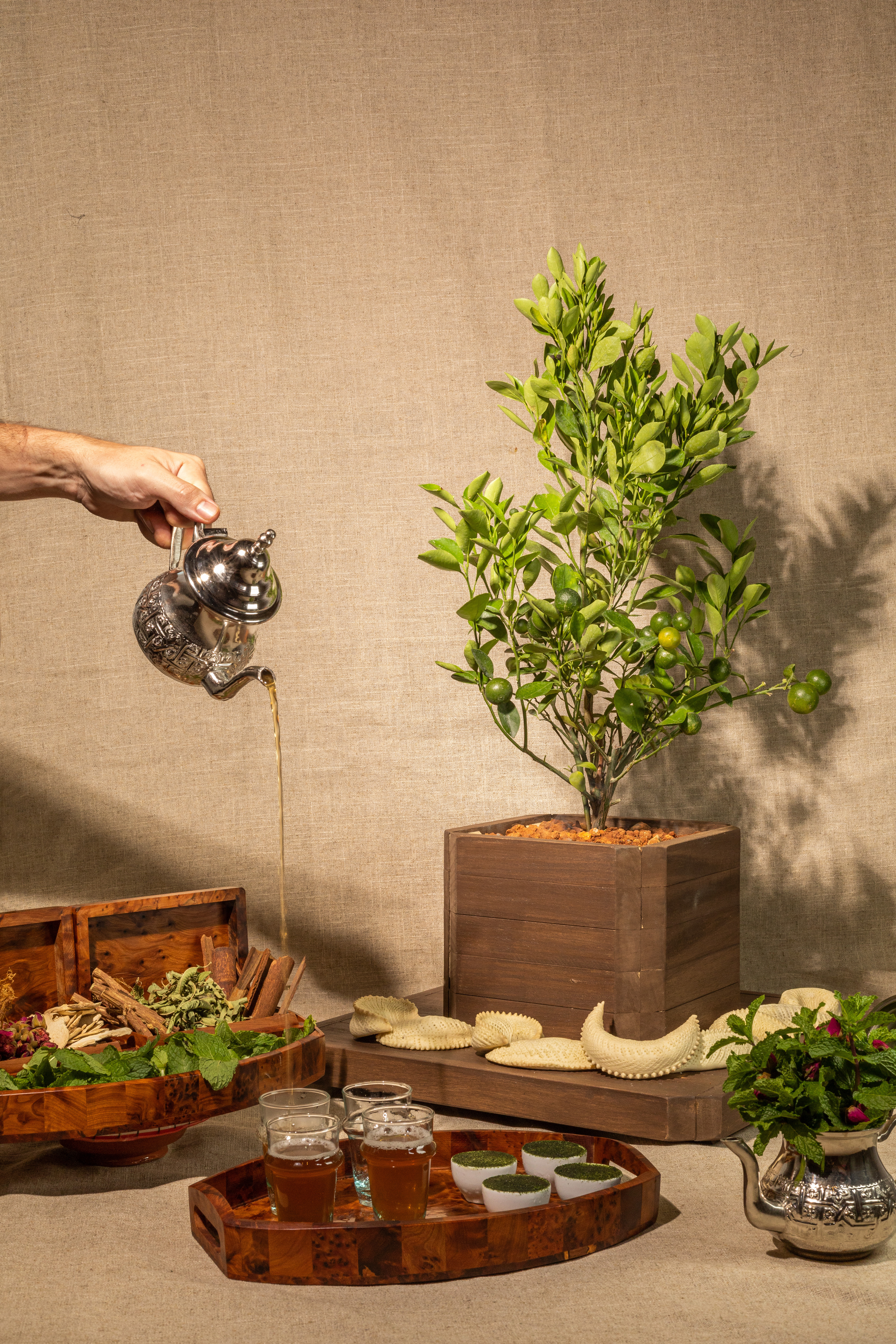 套餐甜點是摩洛哥下午茶傳統點心「羚羊角酥、皇家茶、柳橙薄荷冰淇淋」。(金普頓大安酒店提供)