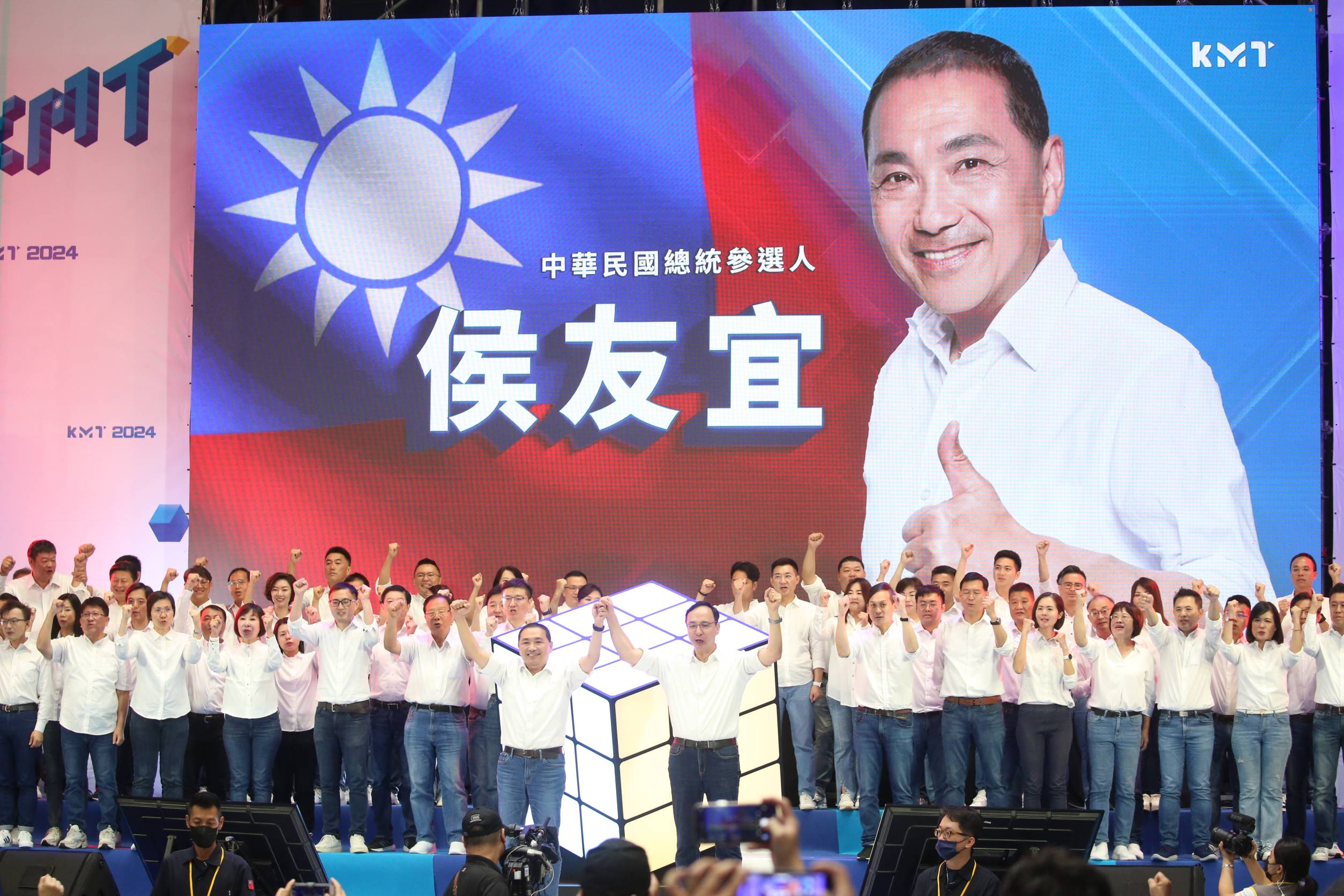 國民黨今（17日）召開全代會，正式通過徵召提名新北市長侯友宜參選2024總統。