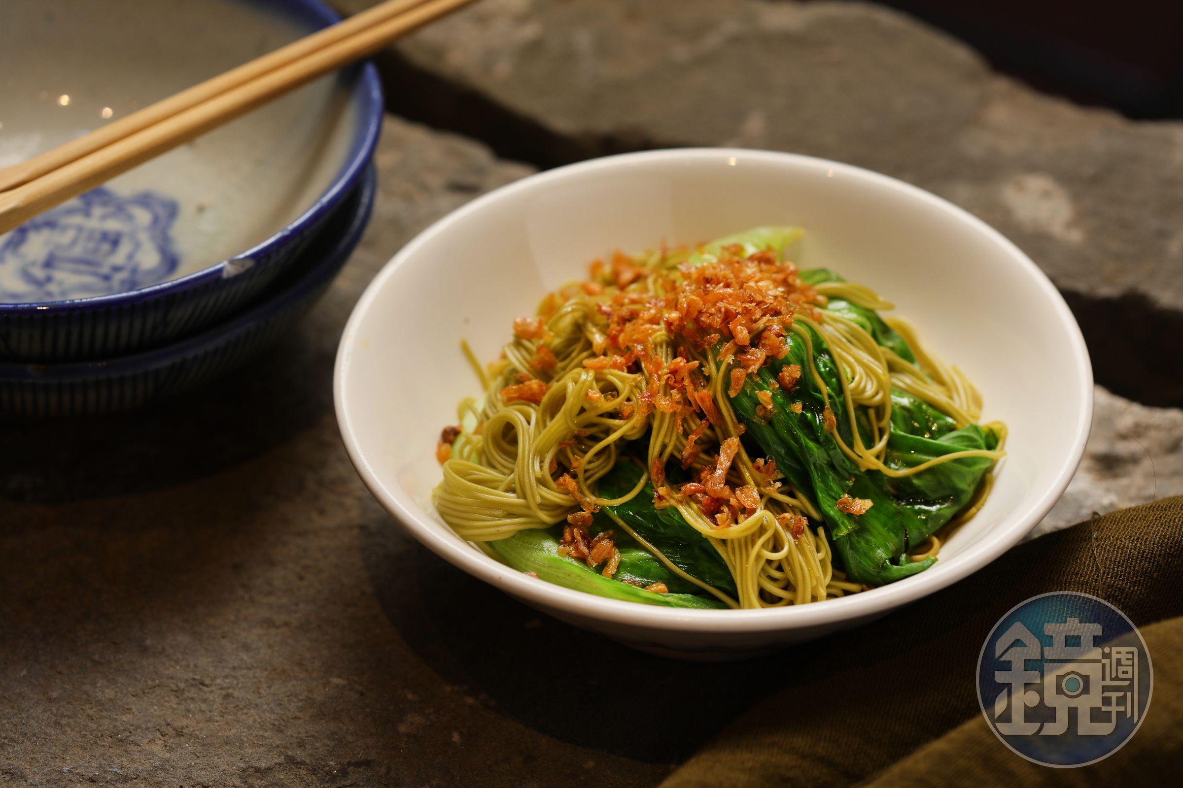 每桌必點的「茶油麵線」以坪林包種茶磨粉後加入麵線中製成,吃得到淡淡茶香。(70元/份)