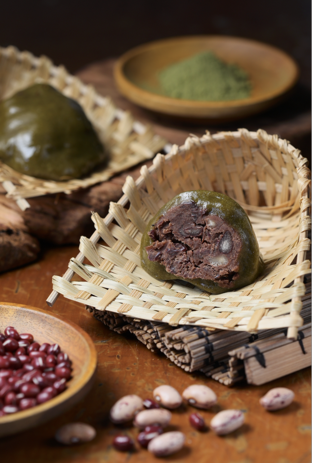 「紅豆茶粿」紅豆餡混合了花豆與小顆紅豆,刻意保留顆粒口感。(20元/顆)