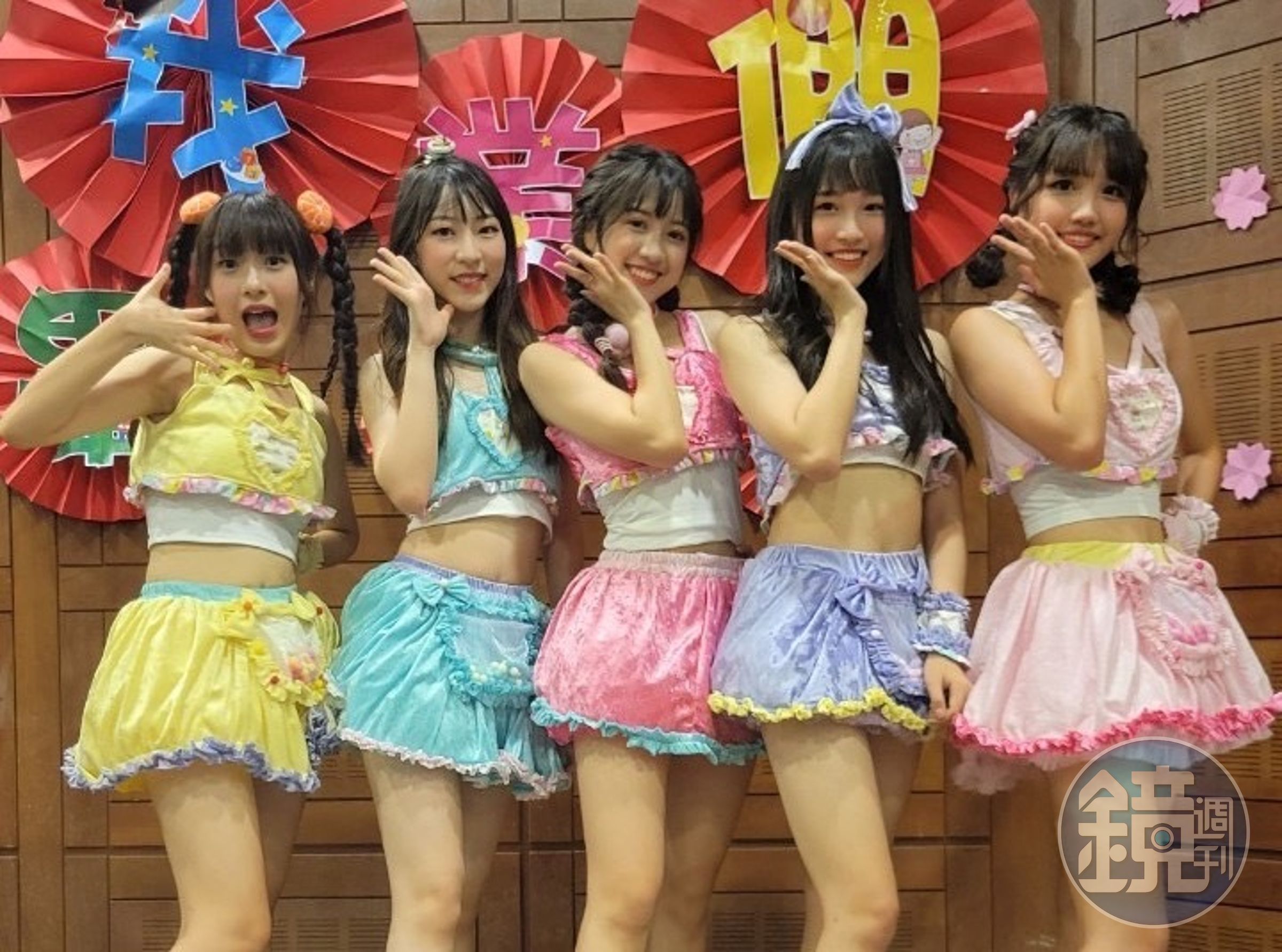 白冰冰籌組的女團「Give Me Five少女隊」今天首度登上校園開唱。(陳孝志提供)