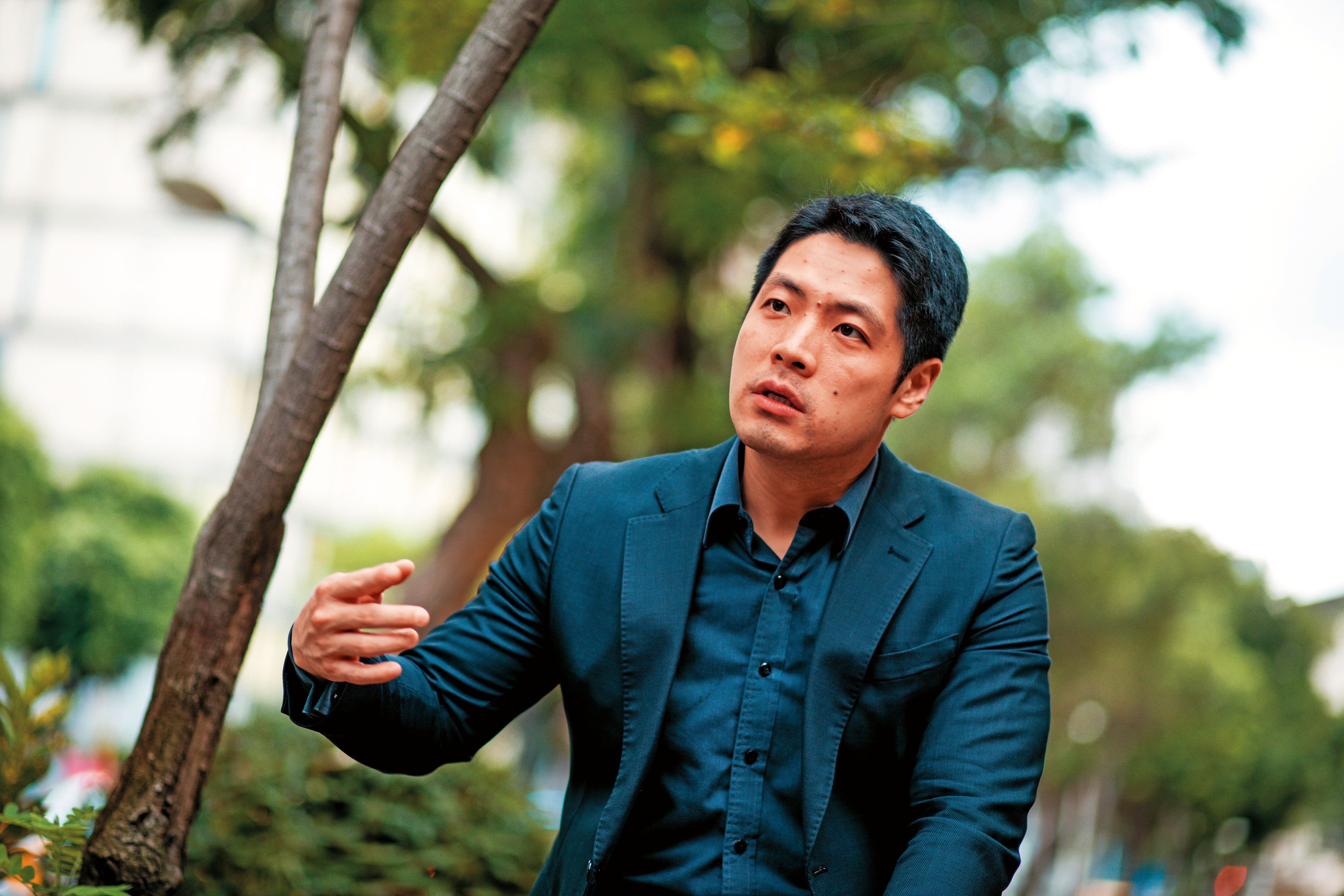 律師陳又新協助多名反被提告的當事人，但他指出這類案件仍受到言論自由保障。