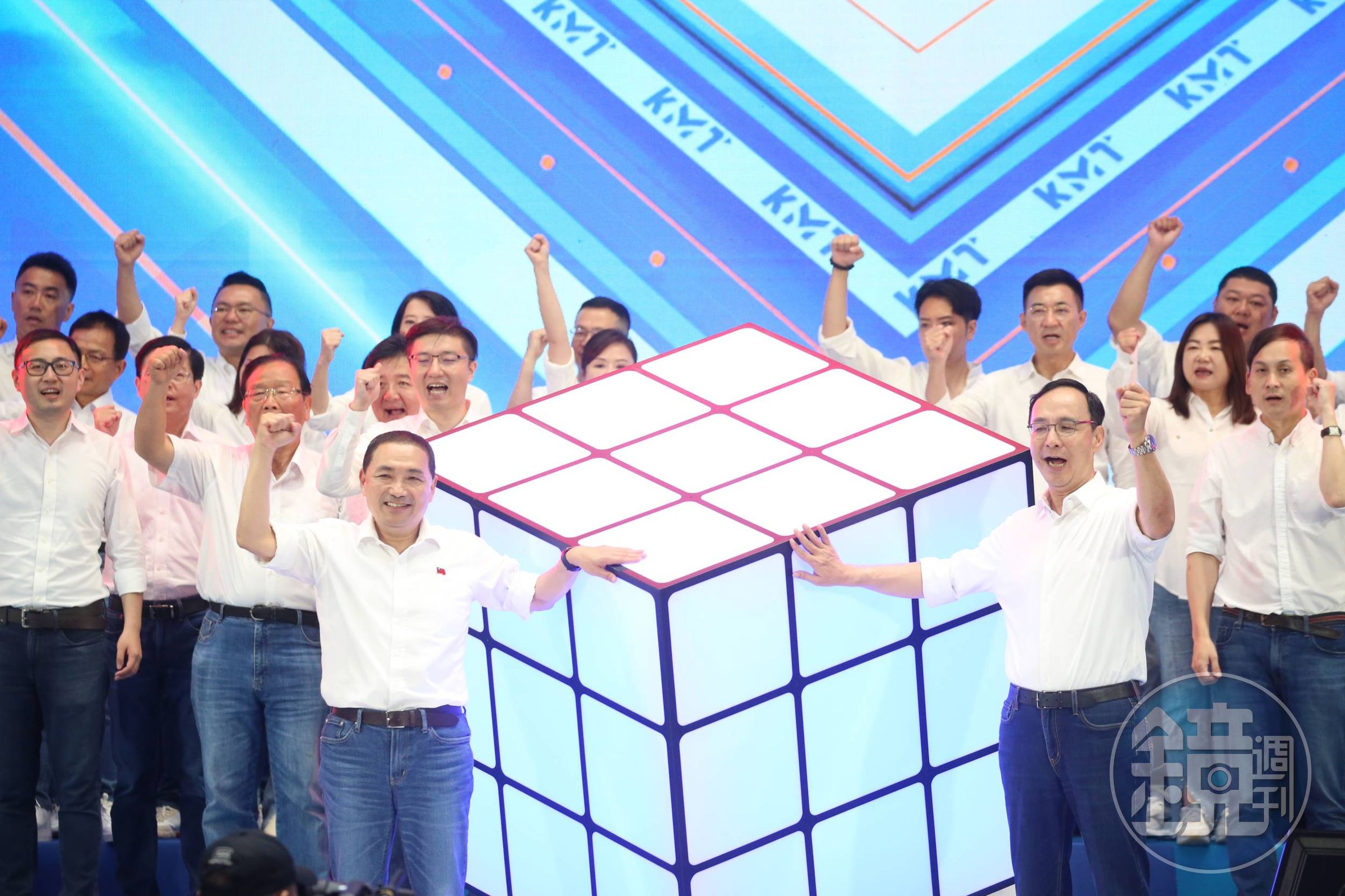 國民黨昨舉辦全代會，確定正式提名侯友宜角逐2024總統大位。而郭台銘卻選擇同時段po出「投票箱」「老虎」「愛心」「中華民國」4個關鍵符號，引起外界熱議。