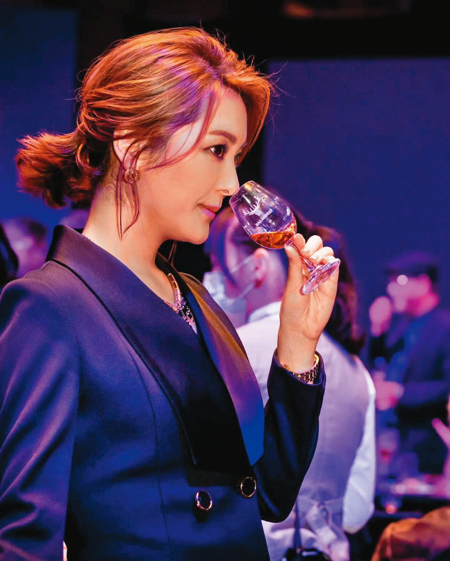 楊雅筑一頭栽入品酒的世界，發現品酒的美好。（翻攝自楊雅筑臉書）