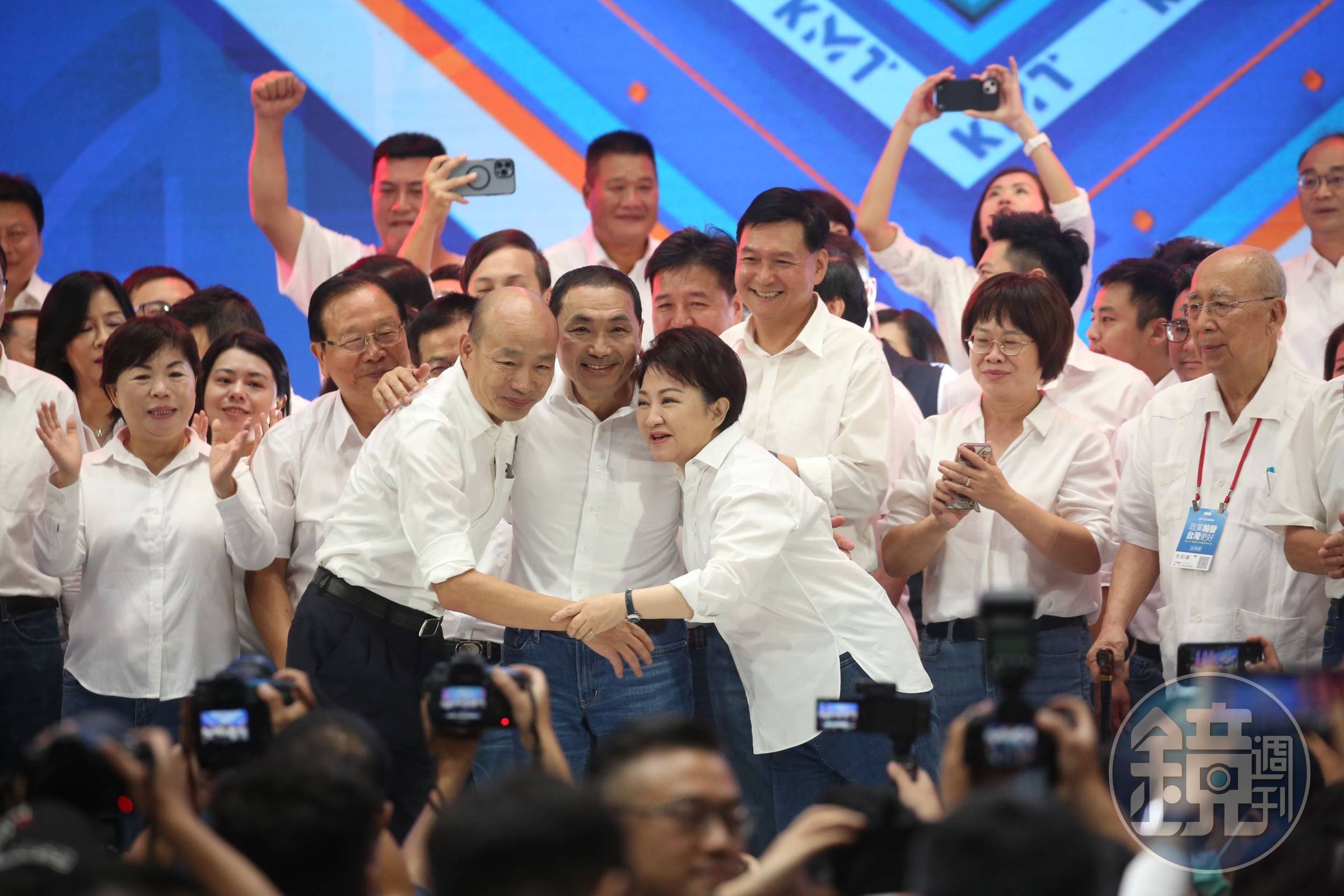 國民黨昨召開全代會,漢子、禿子、燕子3人難得同框,營造出藍營大團結的氛圍。