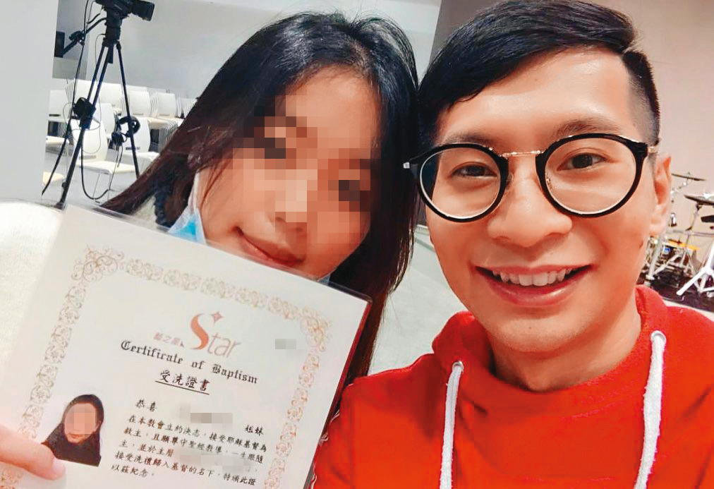 逸祥（右）和同教會的女友（左）交往3年感情穩定。（翻攝自逸祥女友臉書）