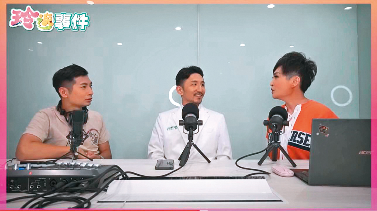 逸祥（左）現在和友人合作製作Podcast網路節目。（翻攝自逸祥IG）