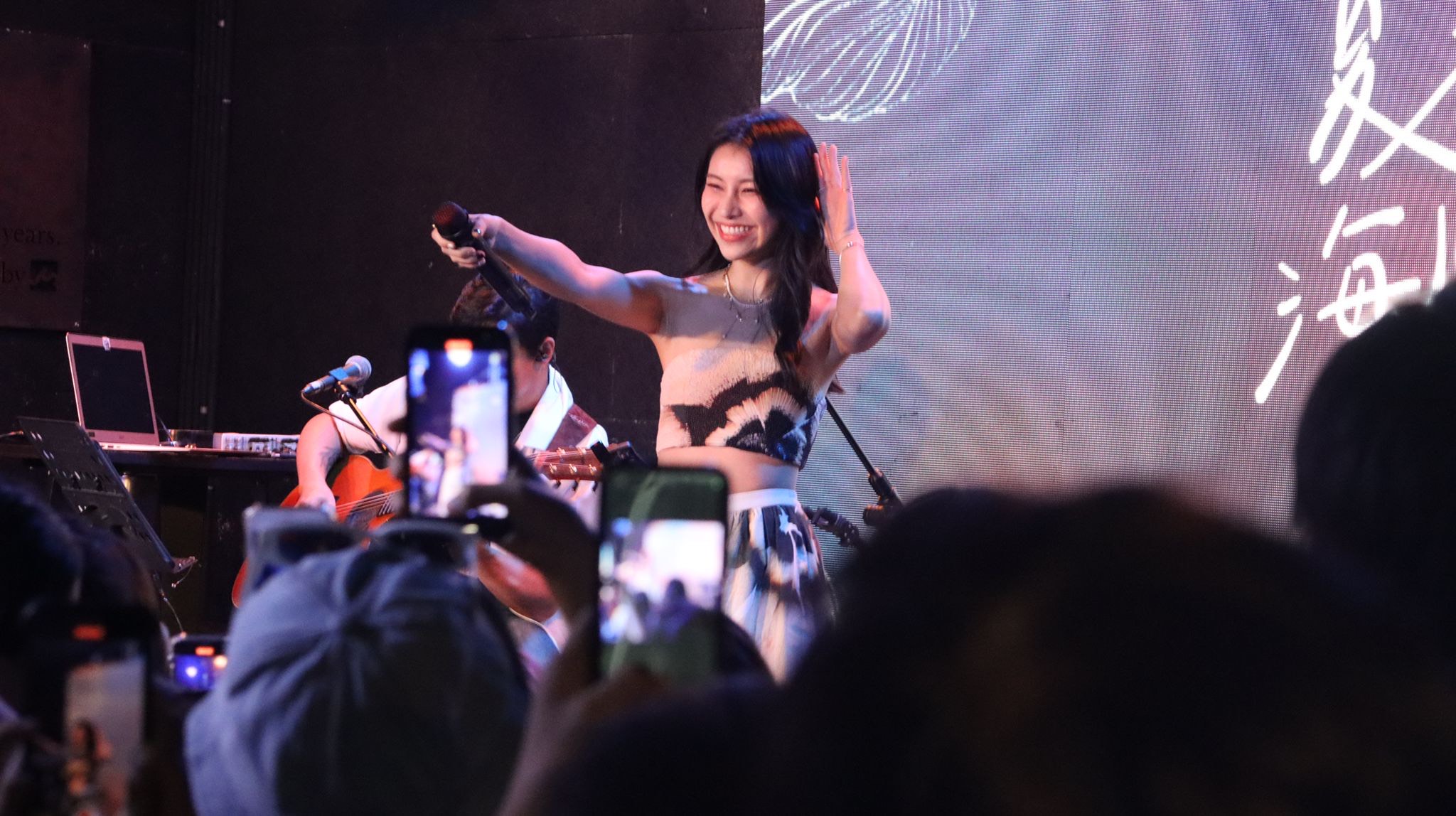 睽違3年，采子ㄧ連舉辦2場《夏夜吻著海風和你 采子生日音樂會》。（浩翰宇宙無限工作室提供）