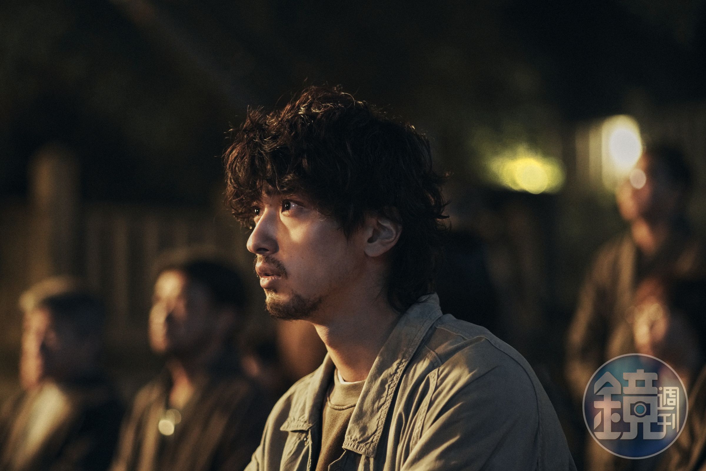 《夜霧村莊》看似在講述窮困小村莊的悲劇宿命，但在層層翻轉下，卻是對政治與體制的控訴。（Netflix提供）