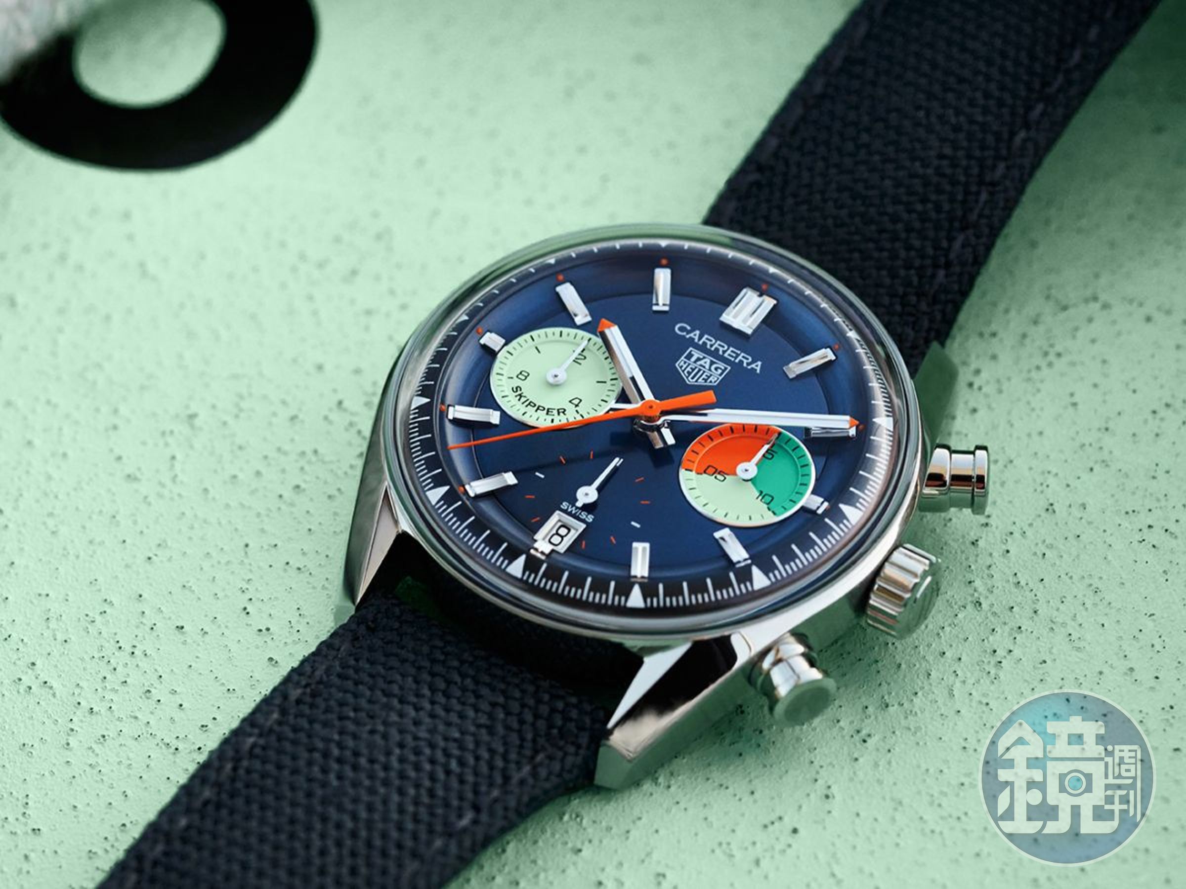 泰格豪雅（TAG HEUER）發表Carrera Skipper帆船計時錶款，以全新Carrera計時碼錶的殼型，重現1968年Skipperera 7754的經典配色。定價約NT$222,100。