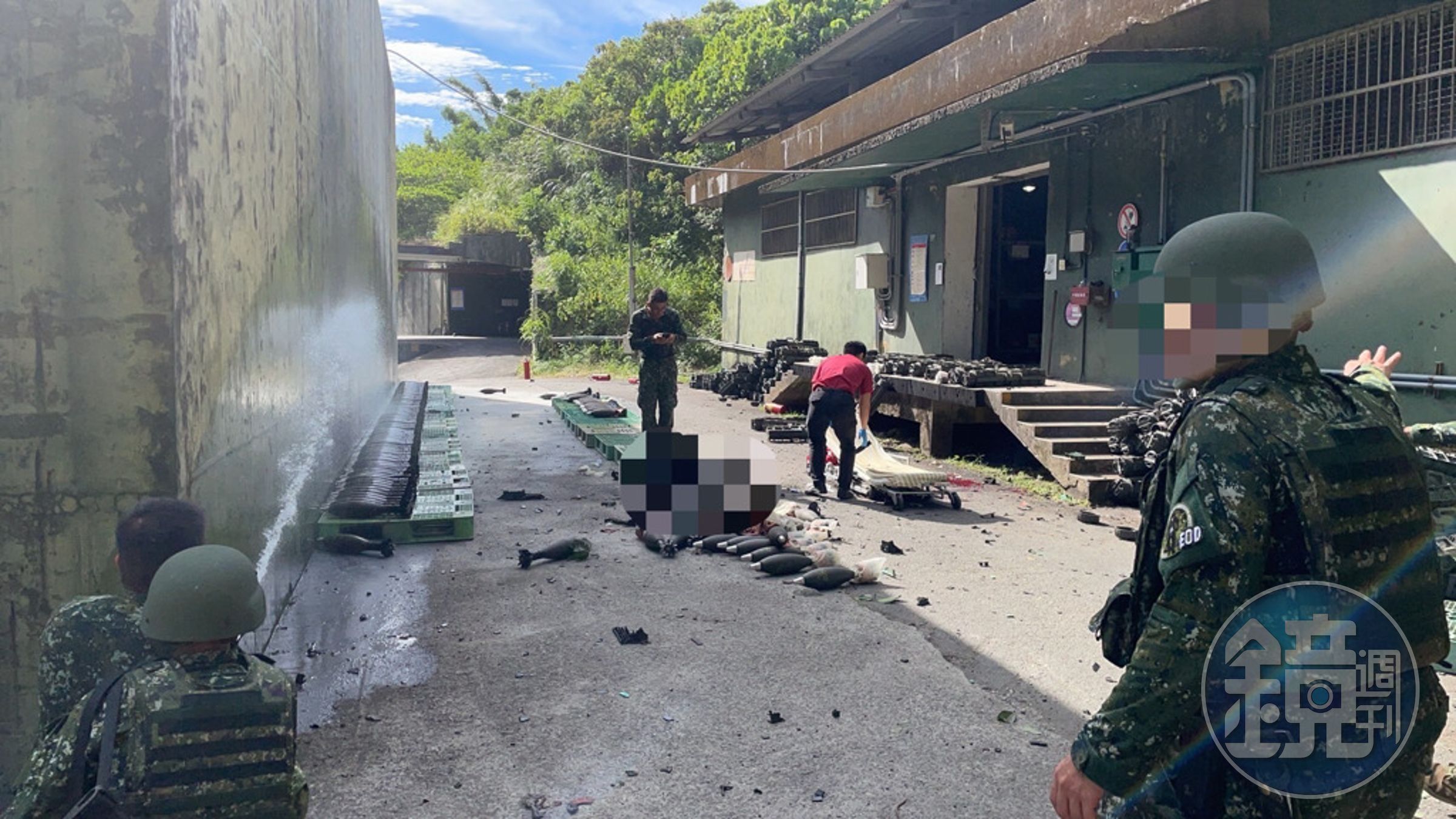 陸軍六軍團三支部營區今日下午3時許驚傳爆炸意外，共計9名士兵受傷。（翻攝畫面）