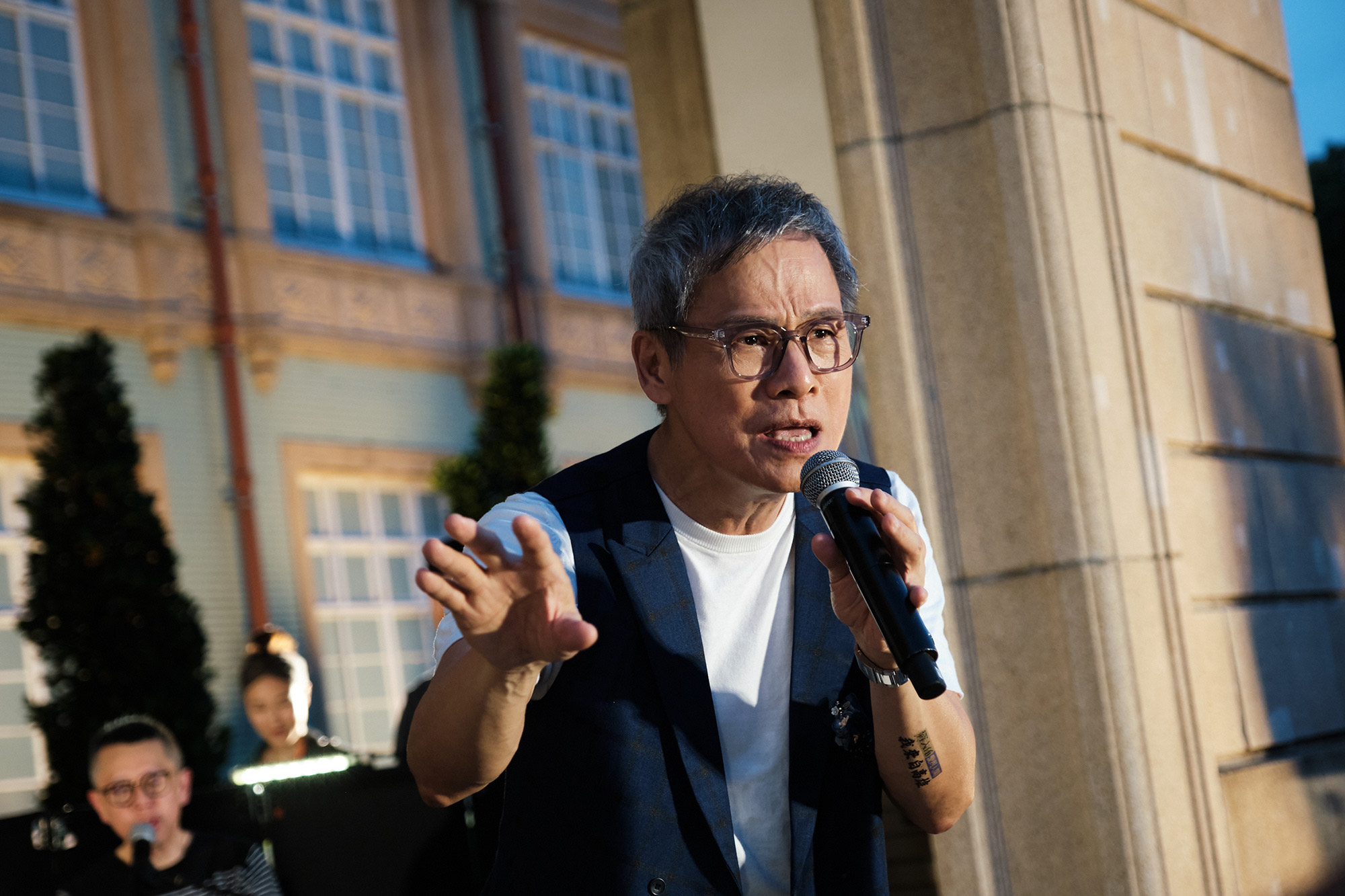 羅大佑於上週末在高雄接連兩天舉辦《回到愛河前——光陰的沙龍》系列講座。(大右音樂提供)