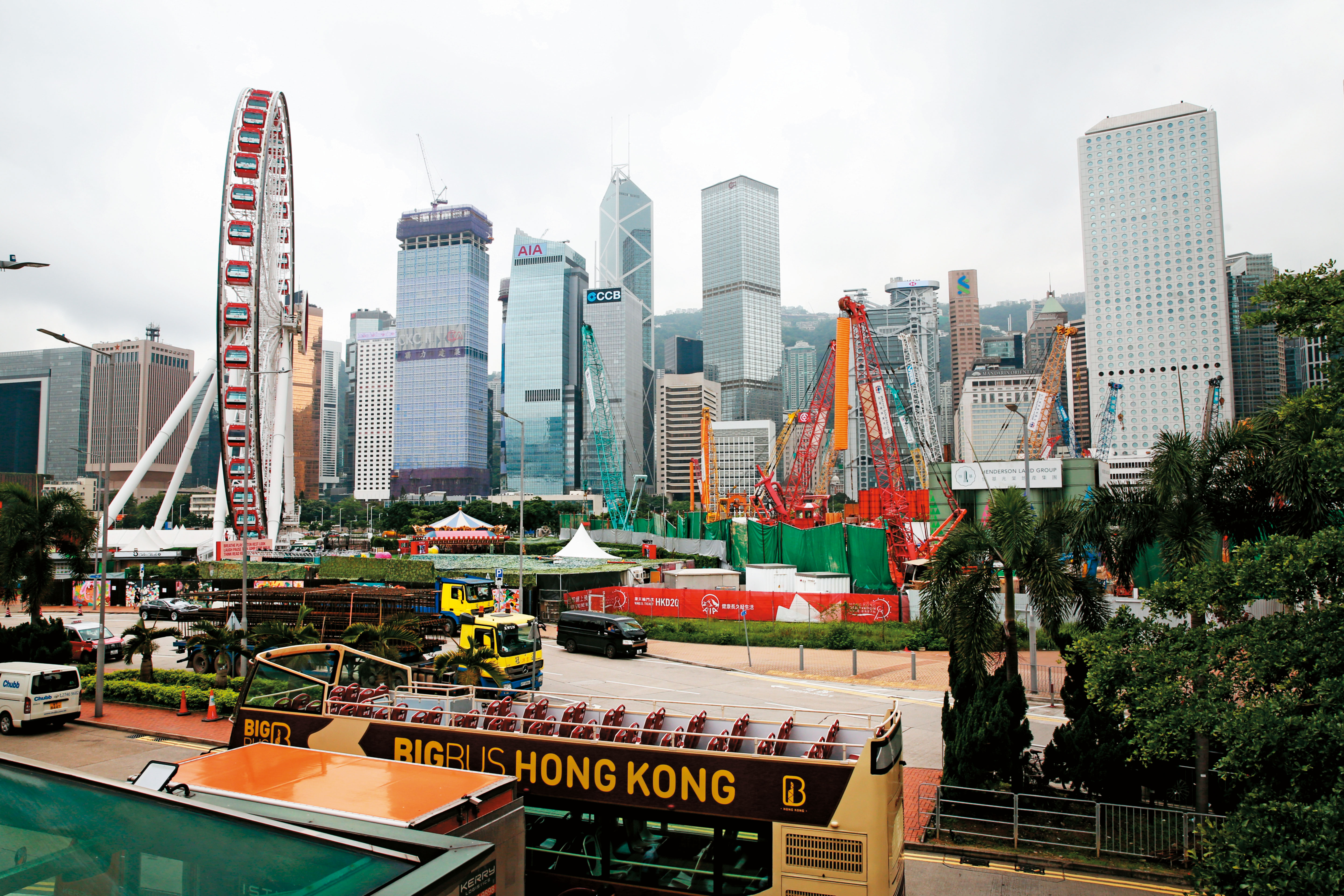 今年第一季經濟表現，香港拿下亞洲四小龍之首，但股市不見有力反彈，外資撤出是主因。