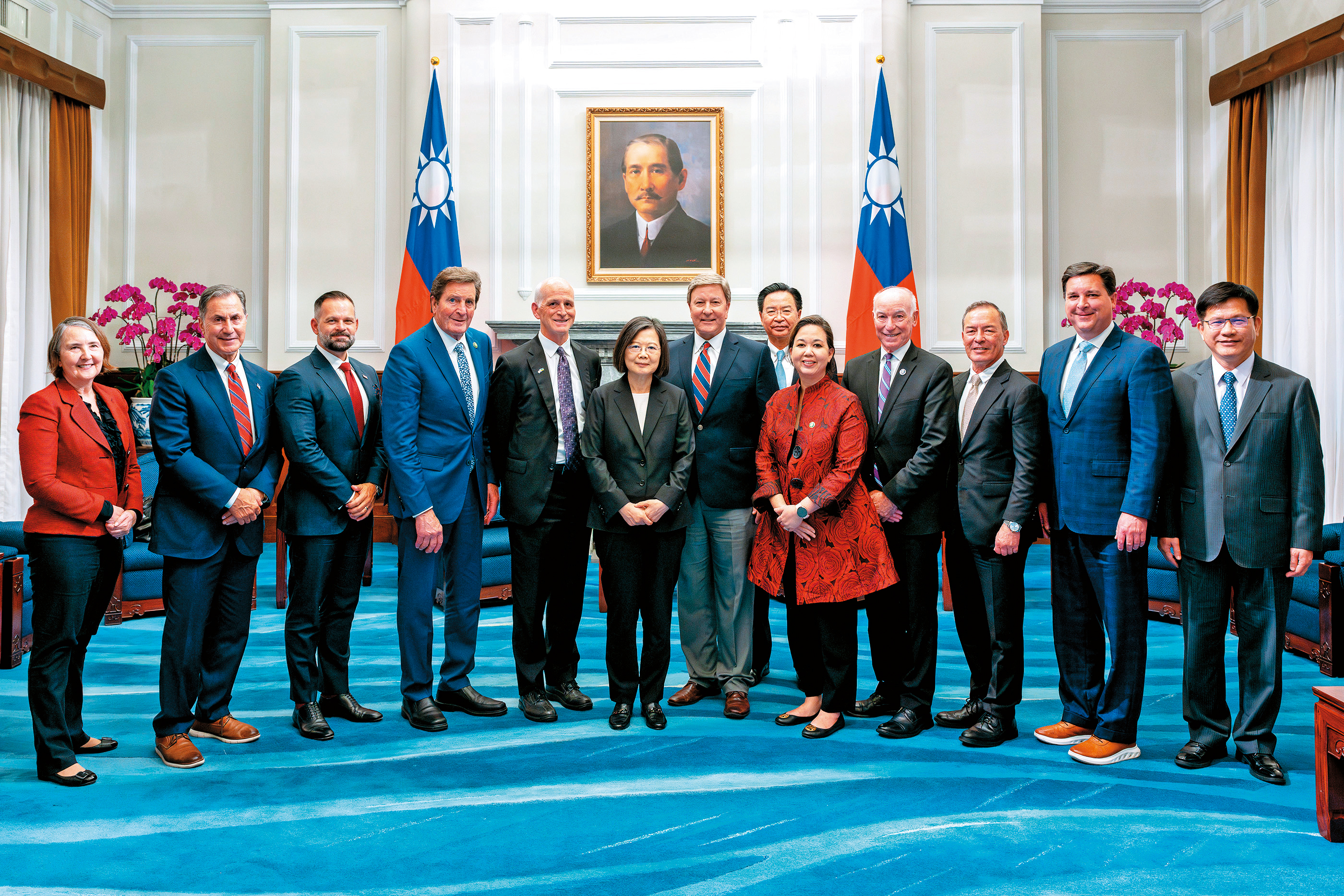 近年美國重量級國會議員接連訪台，塑造友台氛圍，但美國老大哥的開罵與要求，我方也只能默然承受。（總統府提供）