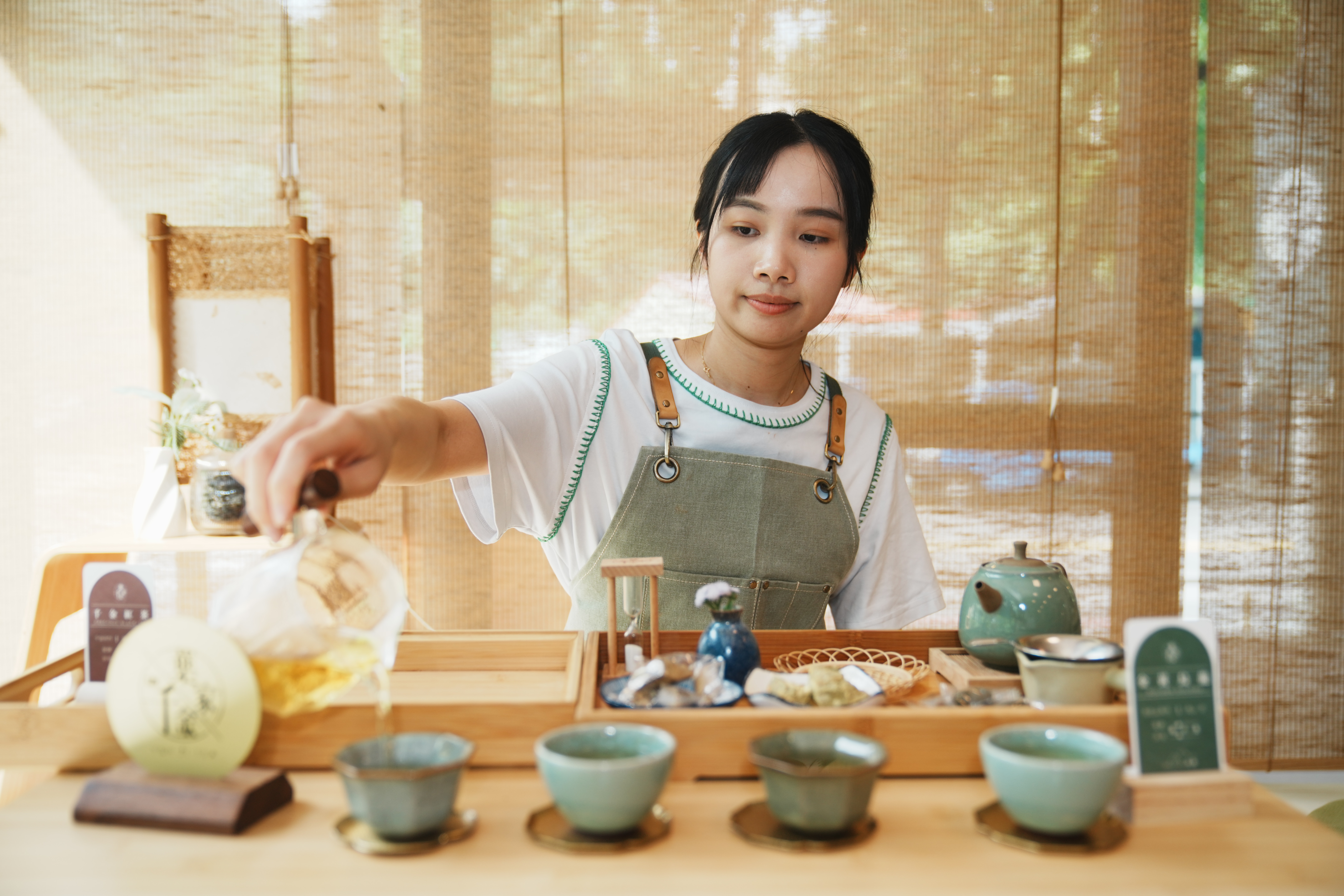 來到「大溪茶廠」絕不能錯過的品茗體驗。(桃園市政府觀光旅遊局提供)