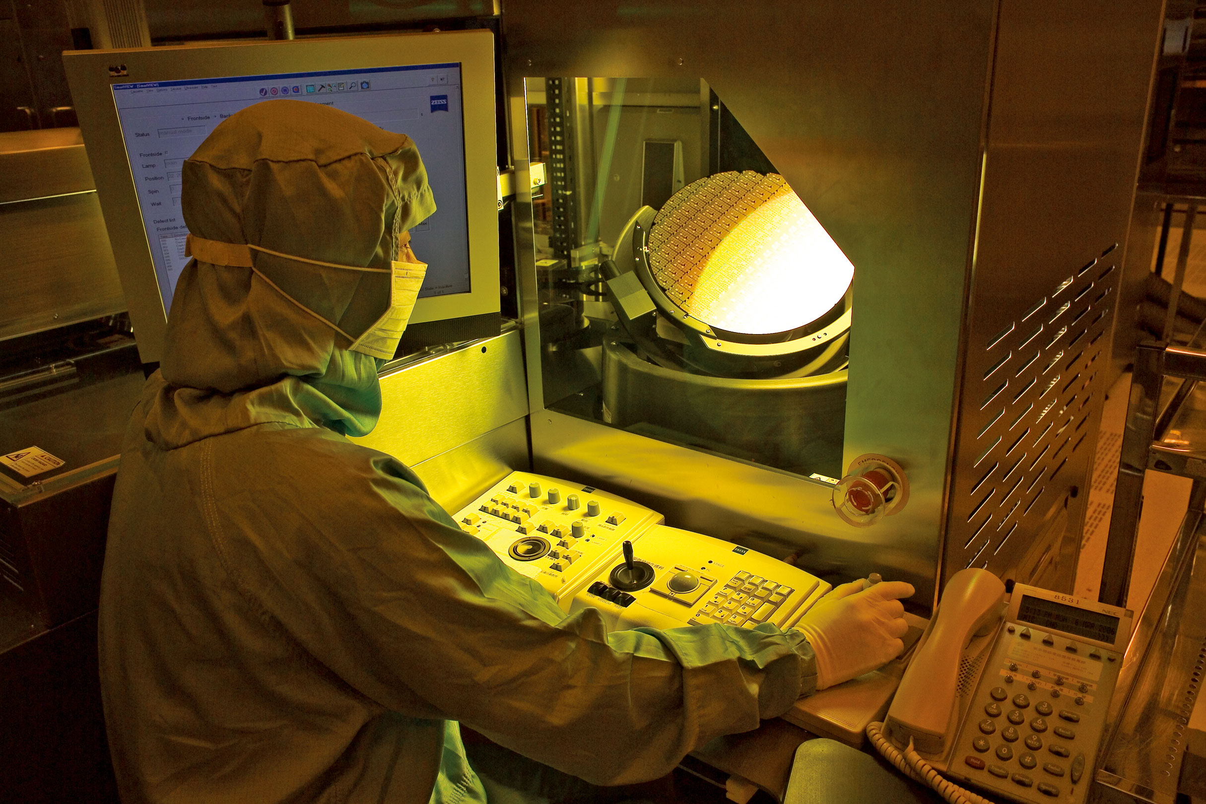 超微的繪圖晶片選擇台積電，解決硬體製程的問題，圖為台積電12吋廠。（翻攝台積電官網）